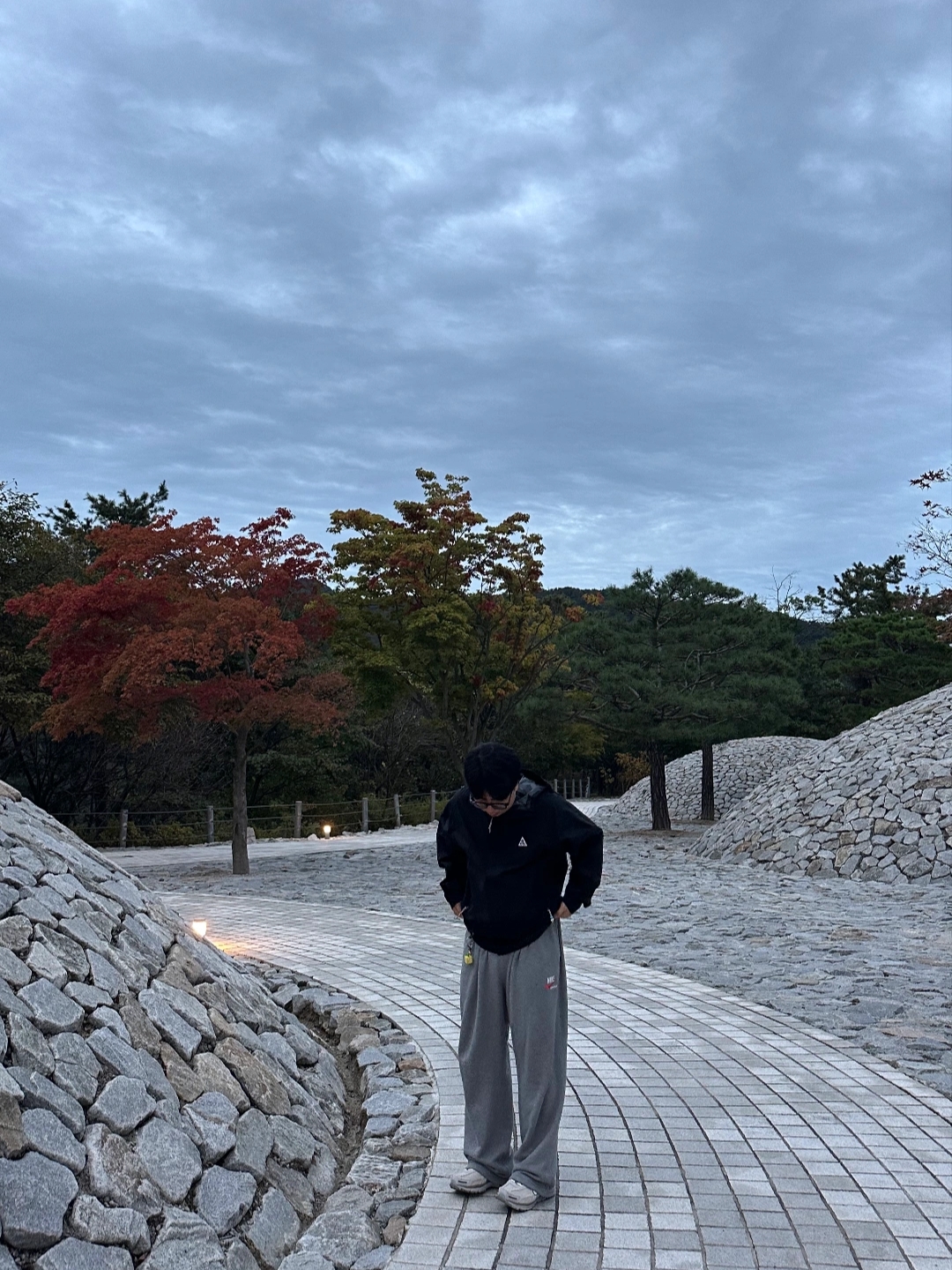Nike Zoom Vomero 5 Wolf Grey White, Nike ACG Storm-Fit ADV Cascade Rains Full Zip Jacket Black - Asia 착용 스타일