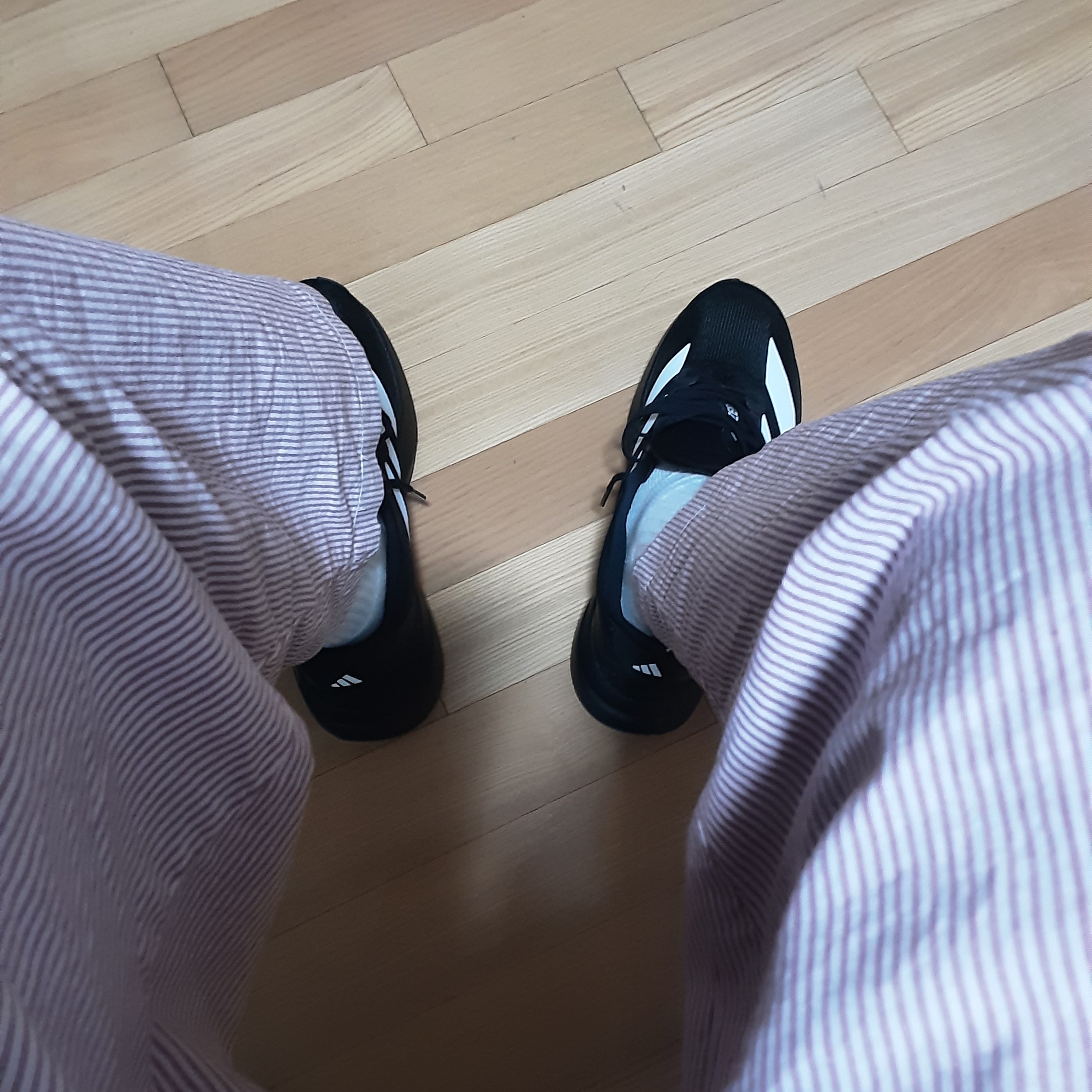 Adidas Adizero EVO SL Core Black Cloud White 착용 스타일