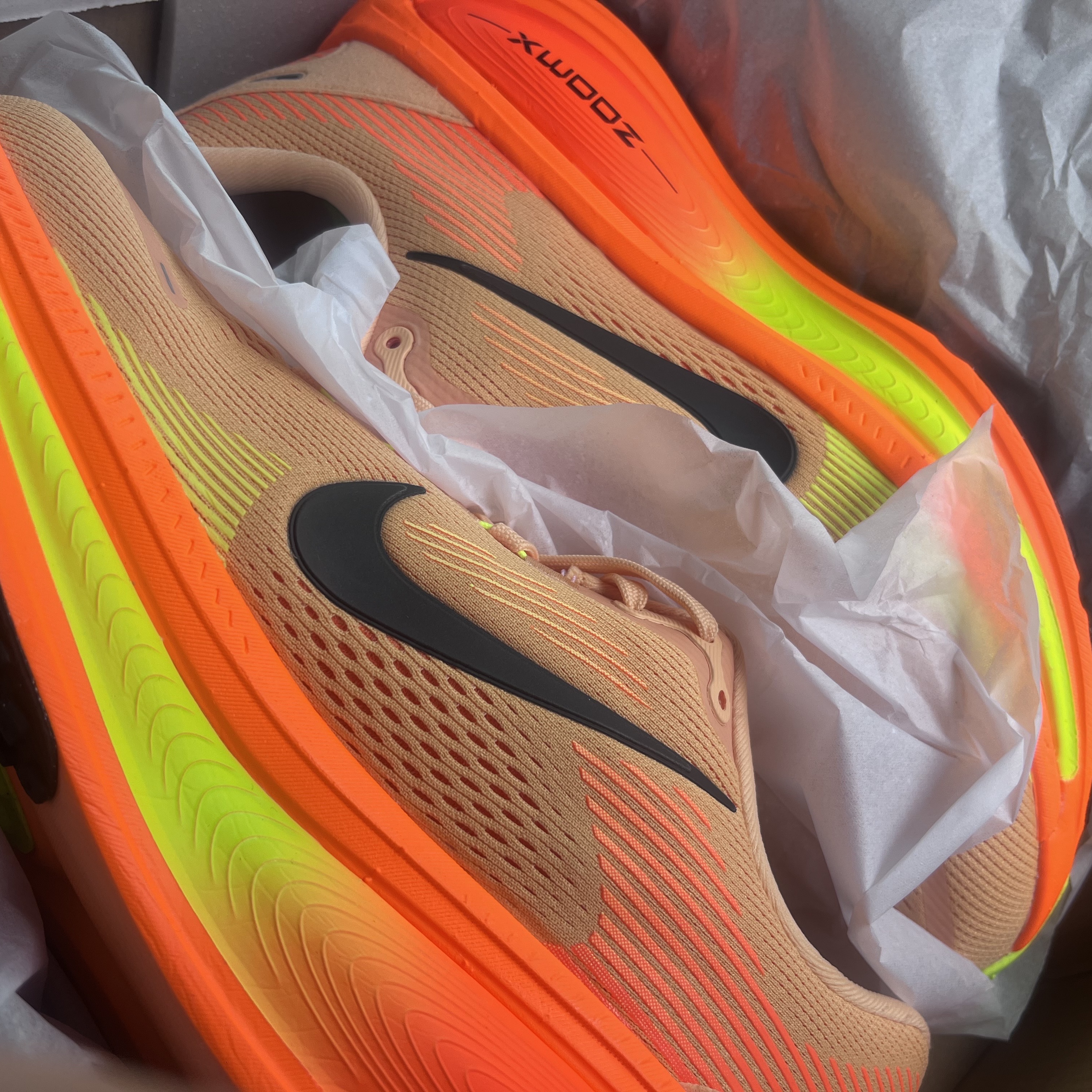 Nike Vomero 18 Orange Chalk Total Orange 착용 스타일