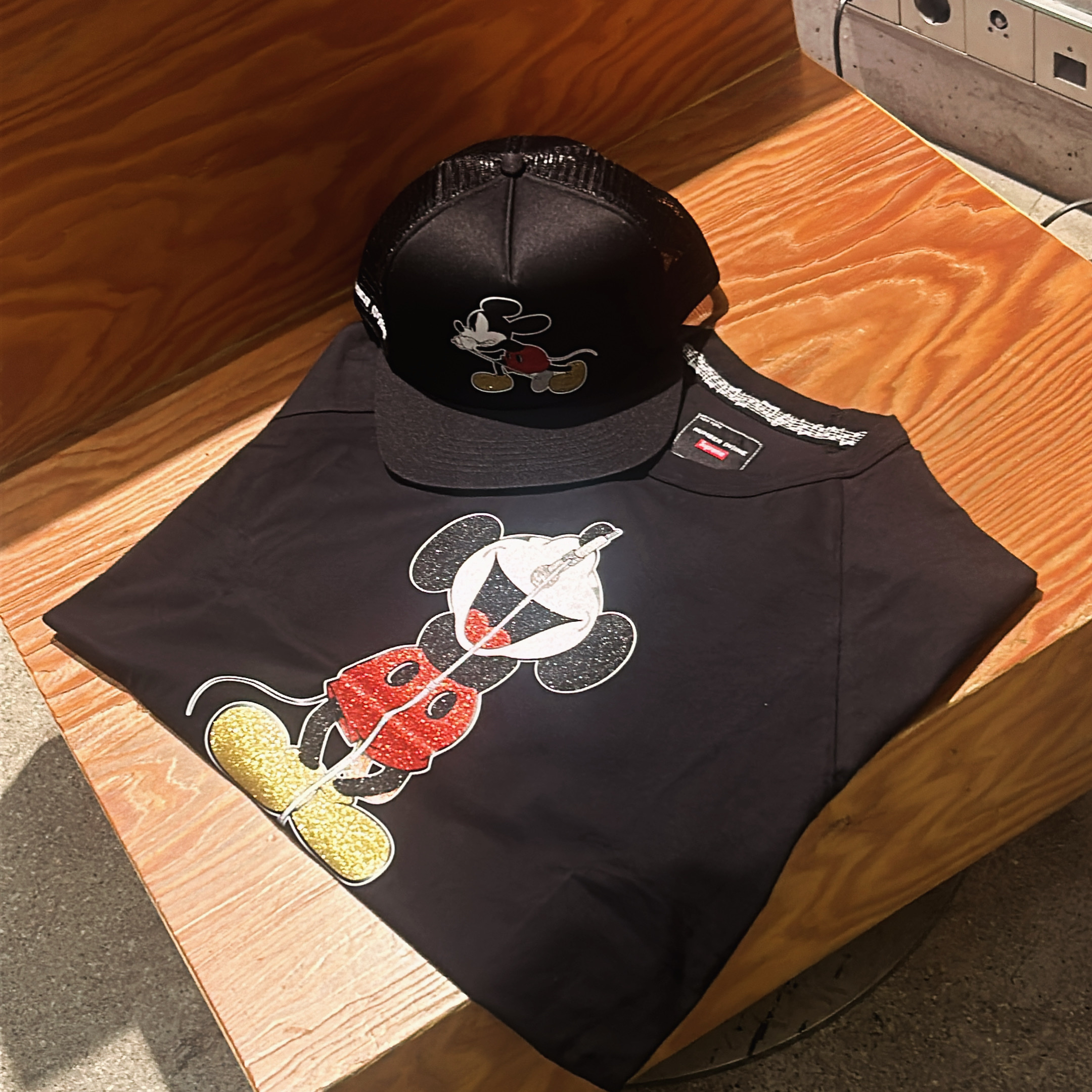 Supreme x Number (N)ine x Mickey Mouse Mesh Back 5-Panel Black - 25FW 착용 스타일