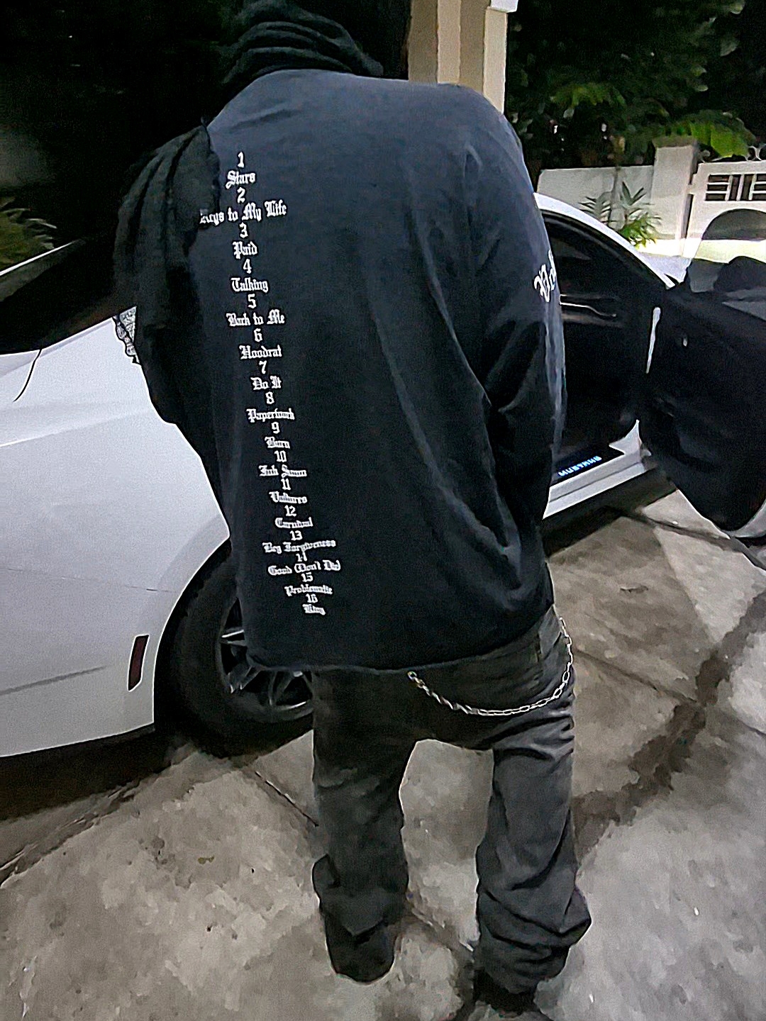 Yeezy Vultures Long T-Shirt Black, Prada Cloudbust Thunder Knit Fabric Sneakers Black 착용 스타일 - 2