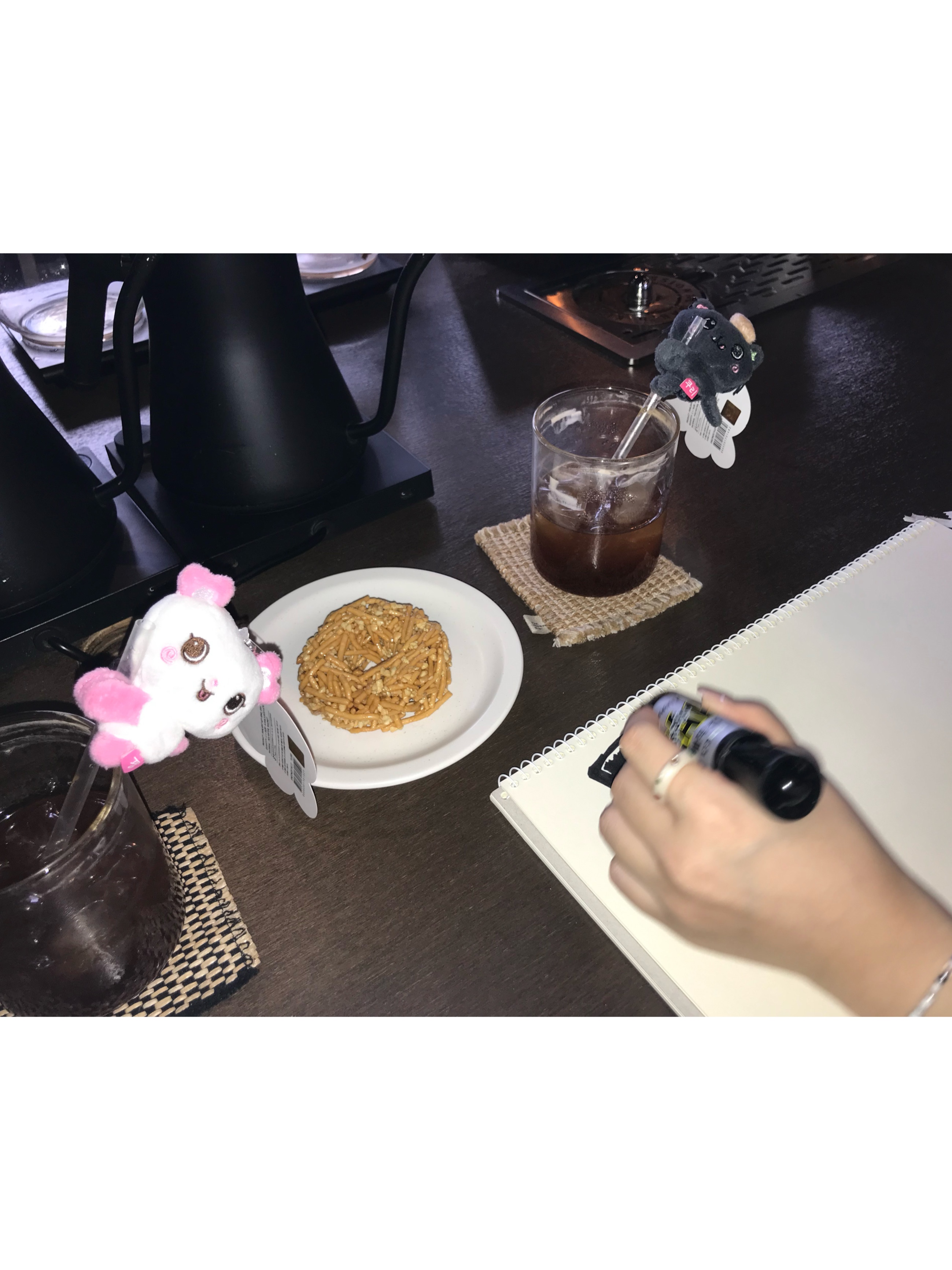 Shalomclub x NCT Wish Wish Bloom Bag White, Dr. Martens Jadon Boots Black 착용 스타일 - 8