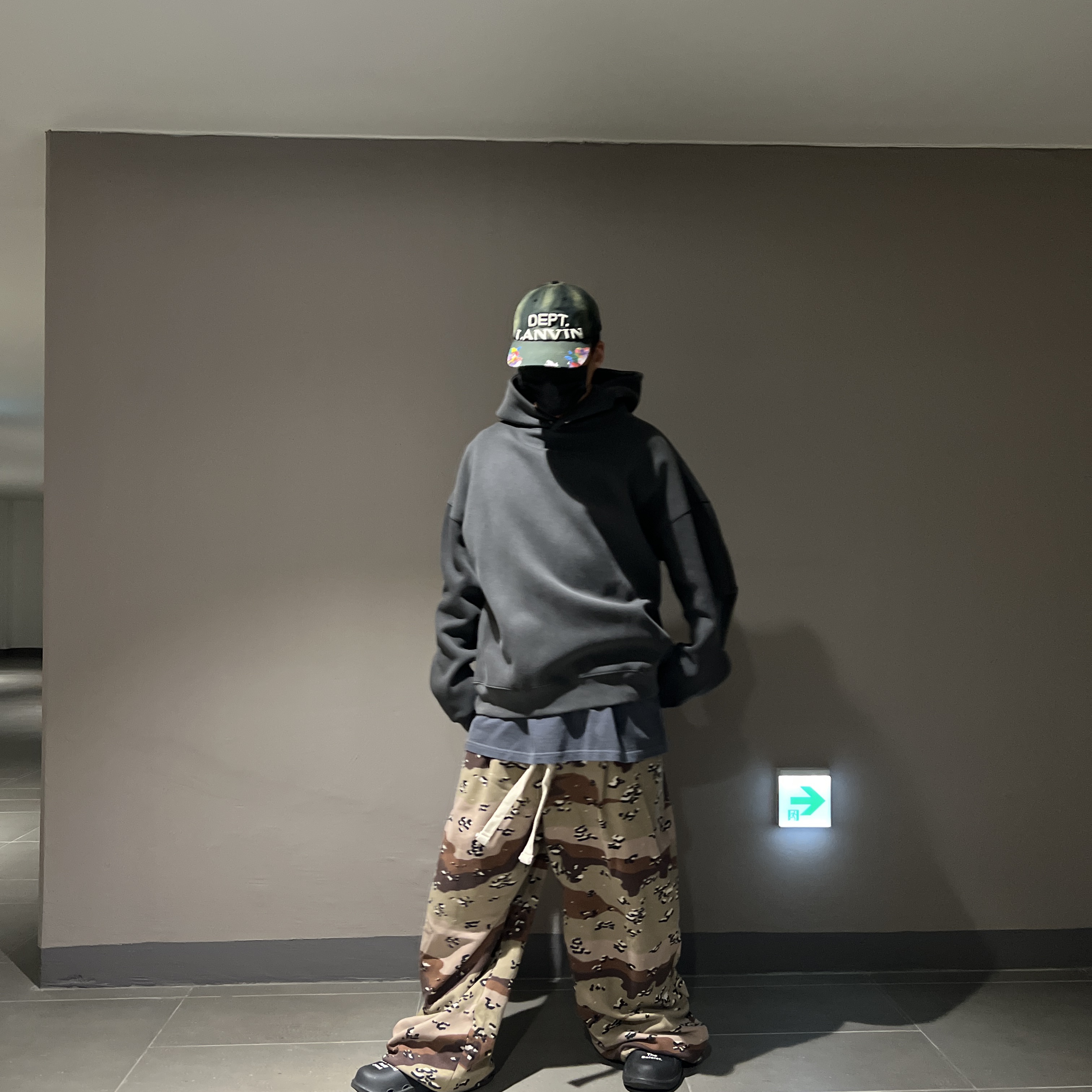Gallery Dept. Fucked Up Trucker Cap Black, Gallery Dept. x Lanvin Painted Cap Black 착용 스타일 - 3