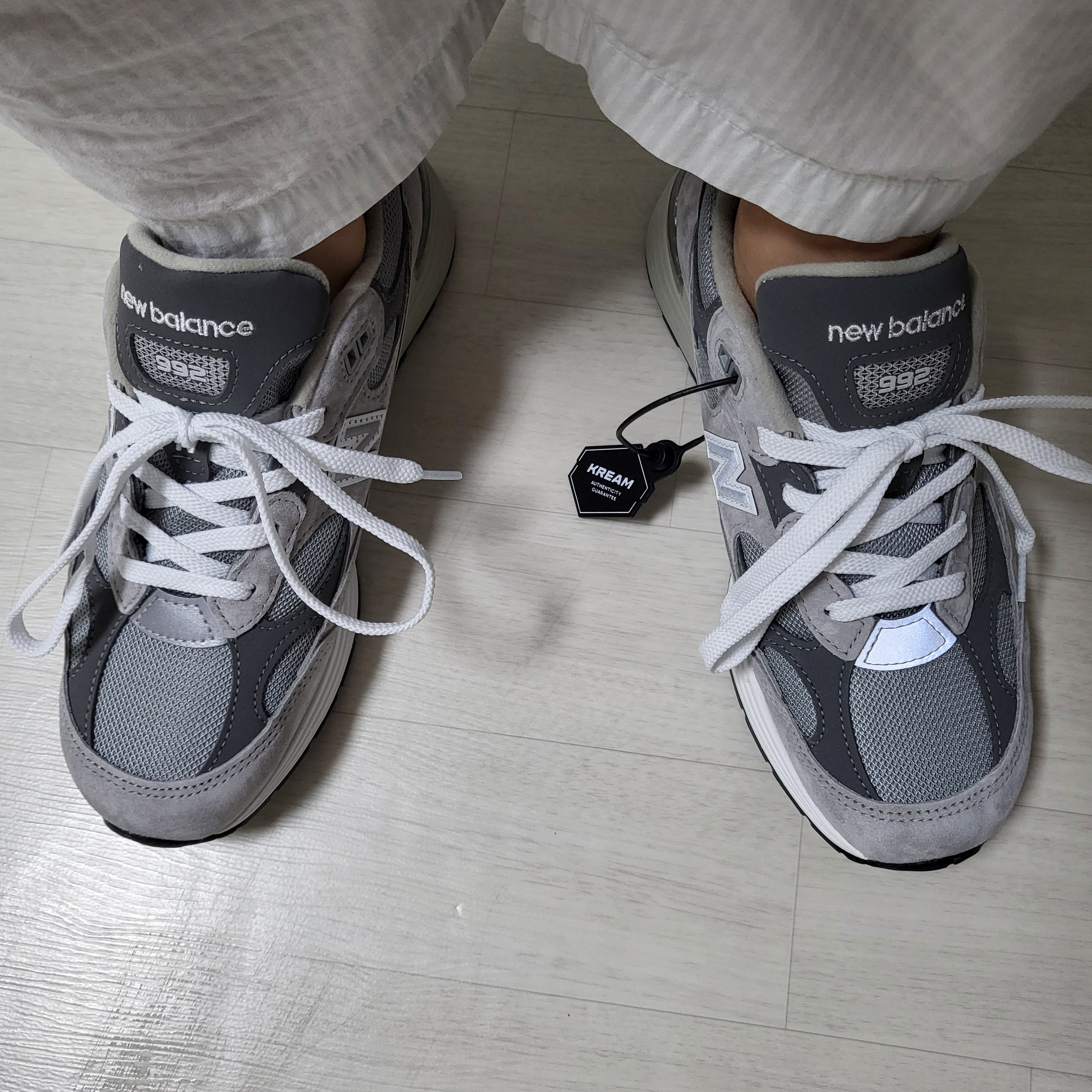 New Balance 992 Made in USA Core Grey Silver Metallic 착용 스타일