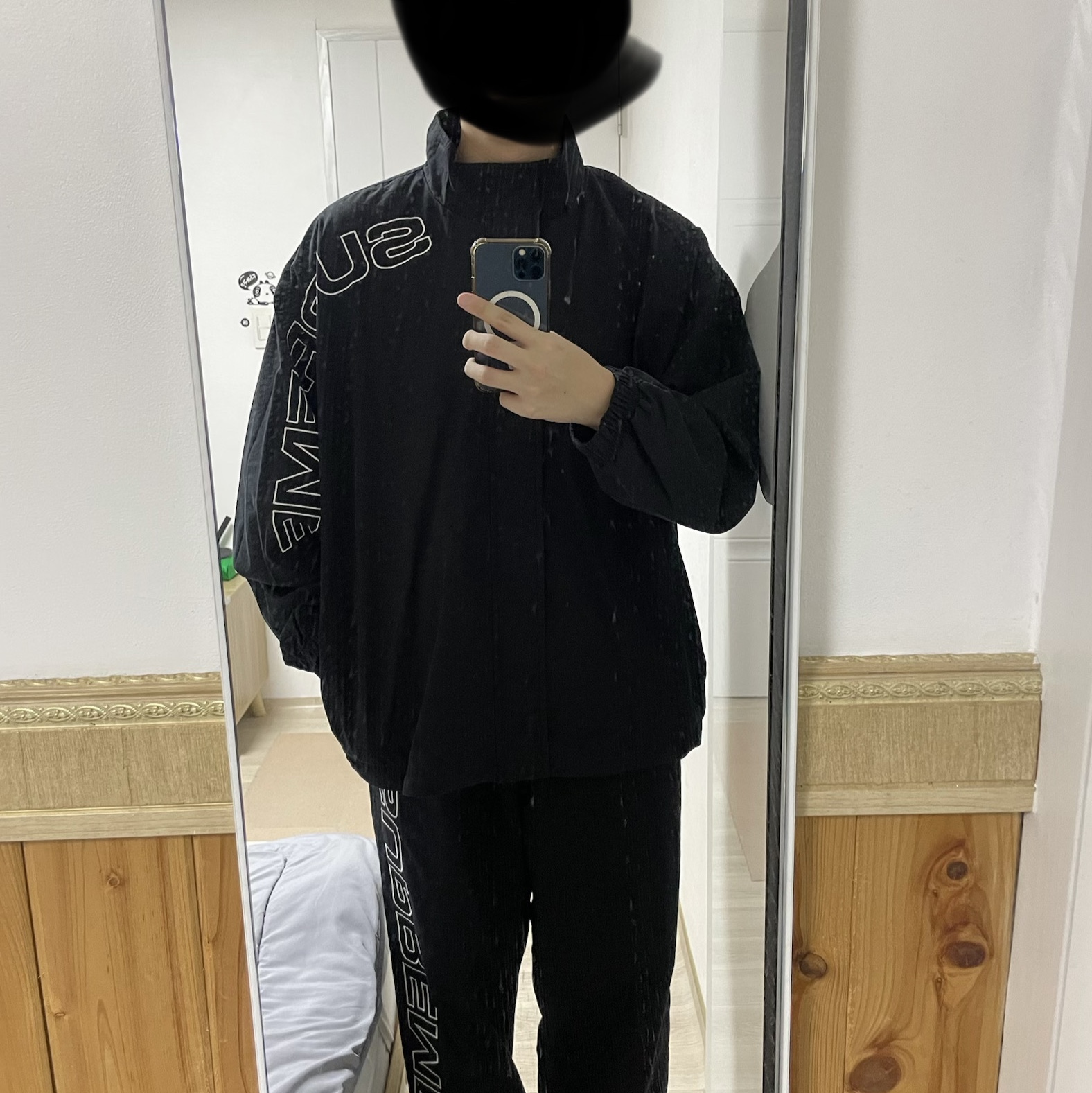 Supreme Spellout Embroidered Ripstop Track Jacket Black - 25FW, Supreme Spellout Embroidered Ripstop Track Pants Black - 25FW 착용 스타일 - 3