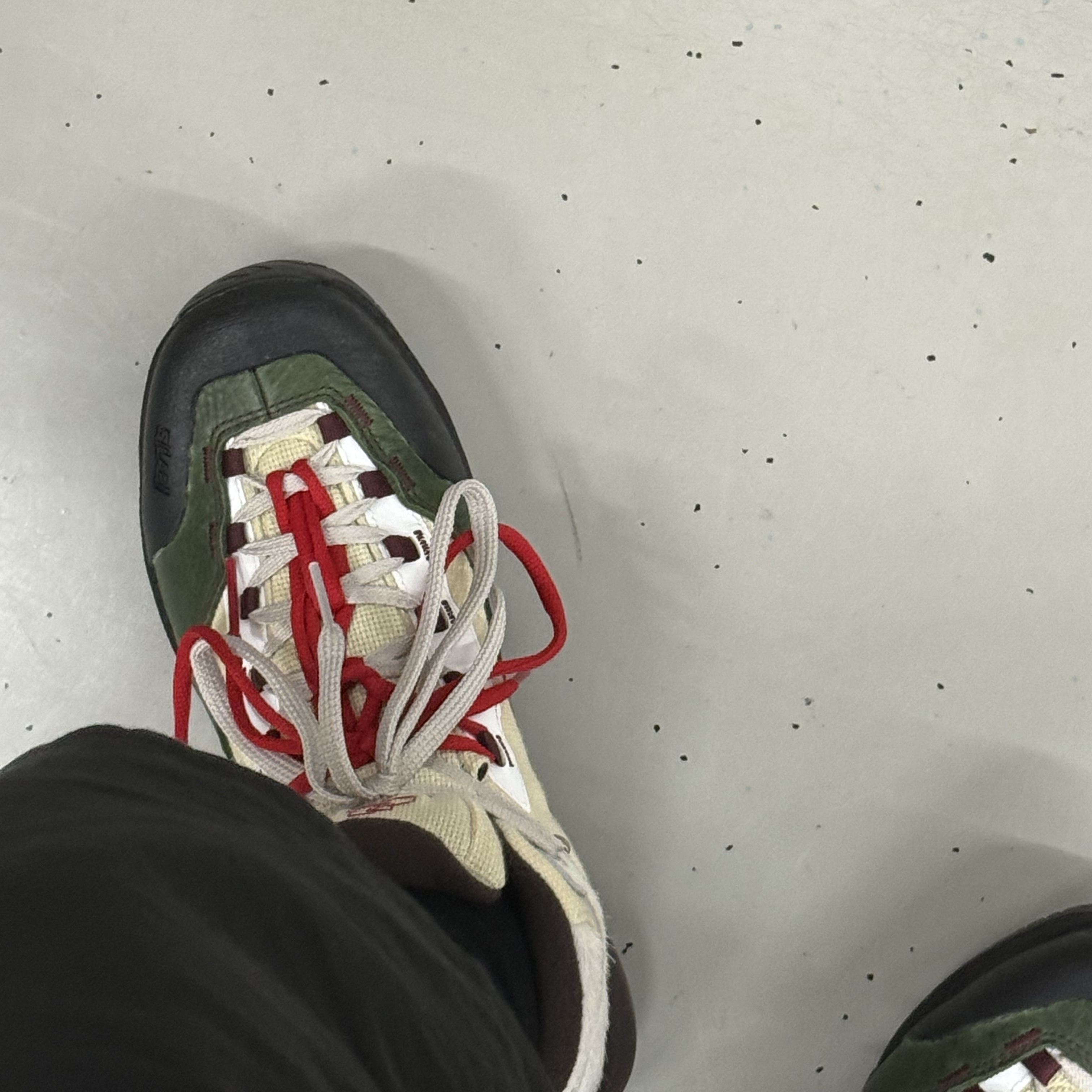 Salomon x The Broken Arm Pastoral Green Haze Black Forest 착용 스타일
