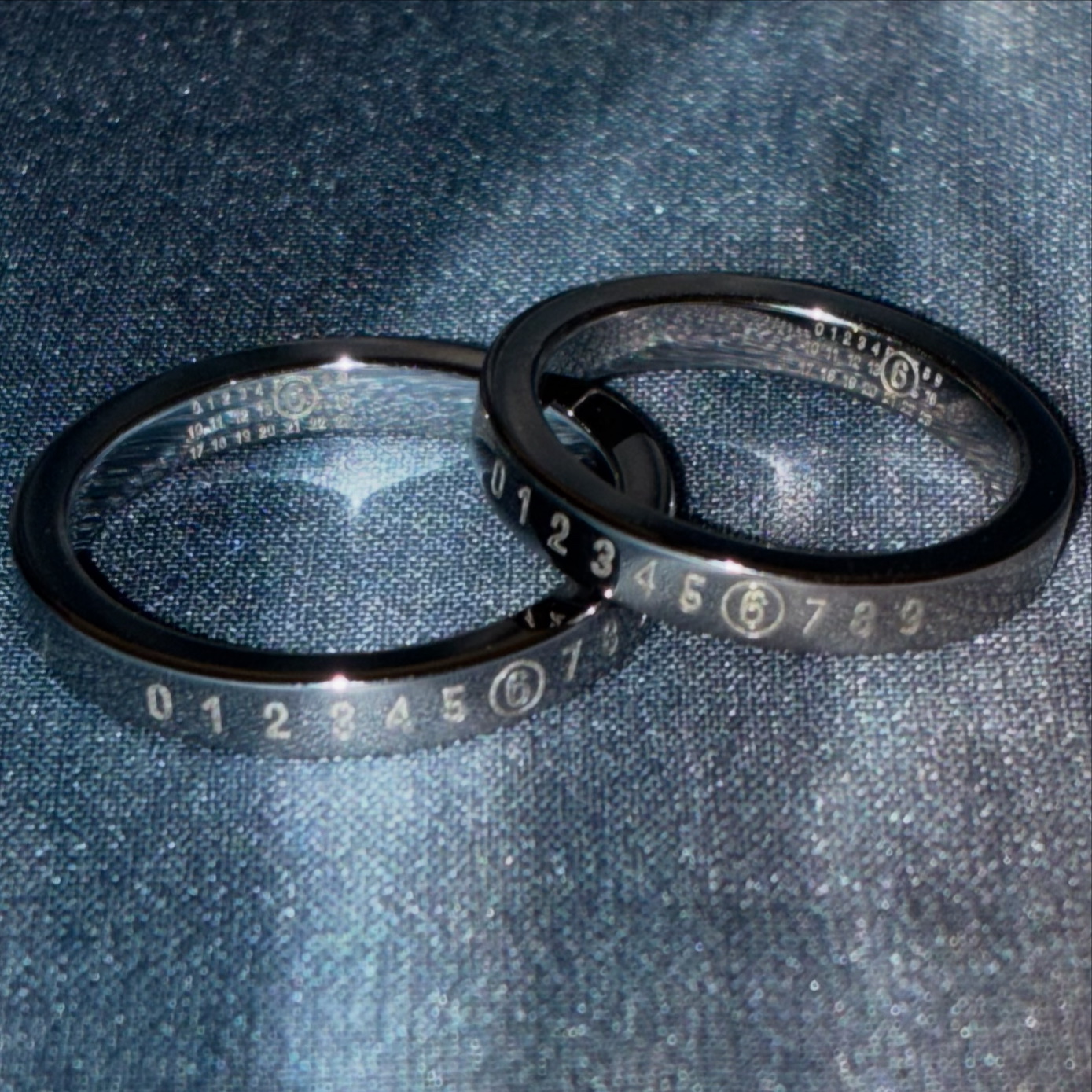 (W) MM6 Maison Margiela Numeric Minimal Signature Ring Silver Palladium 착용 스타일