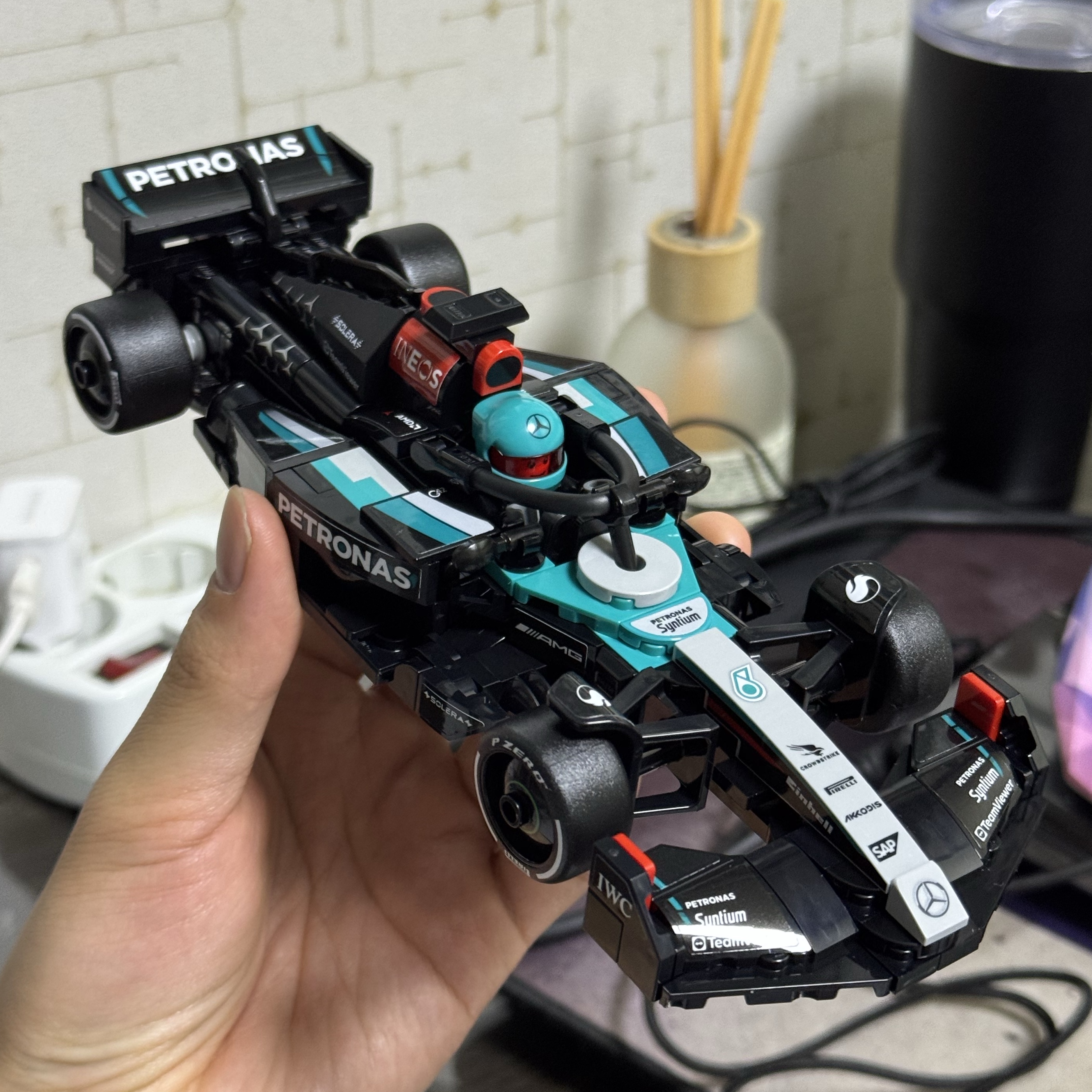 Lego Speed Champions Mercedes-AMG F1 W15 Race Car 착용 스타일 - 1