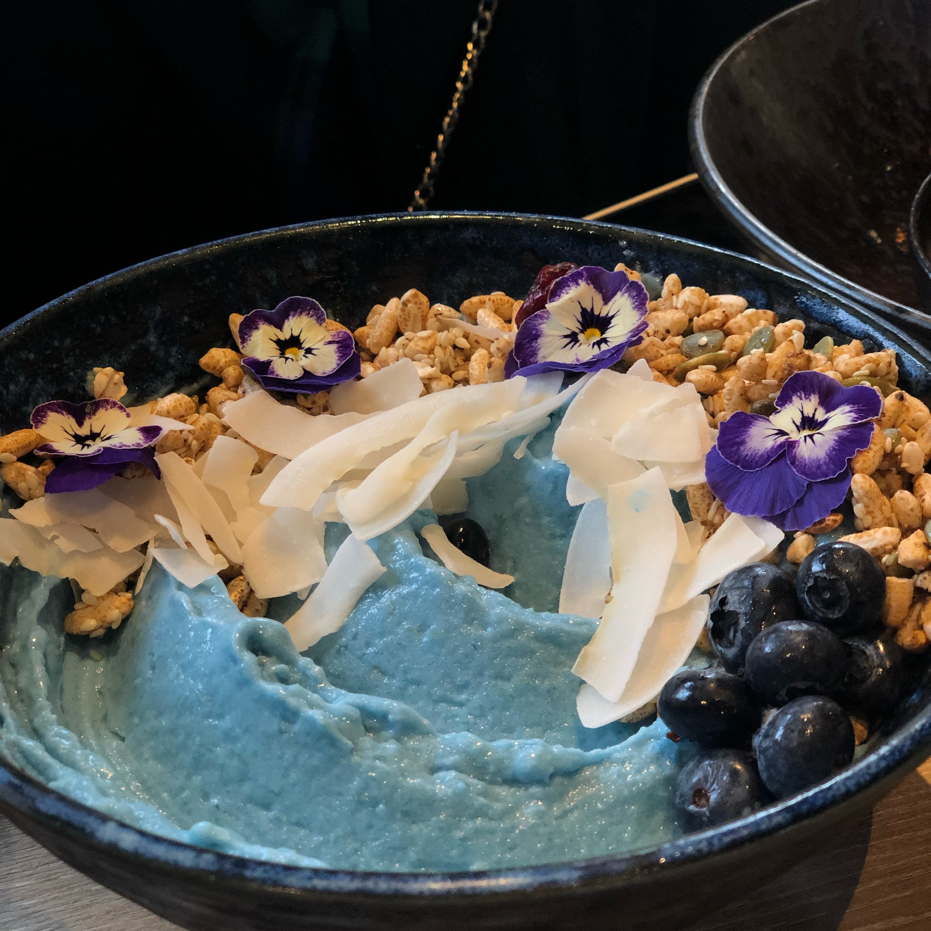 (W) COS Off-Shoulder Cropped Cardigan Blue 착용 스타일 - 3