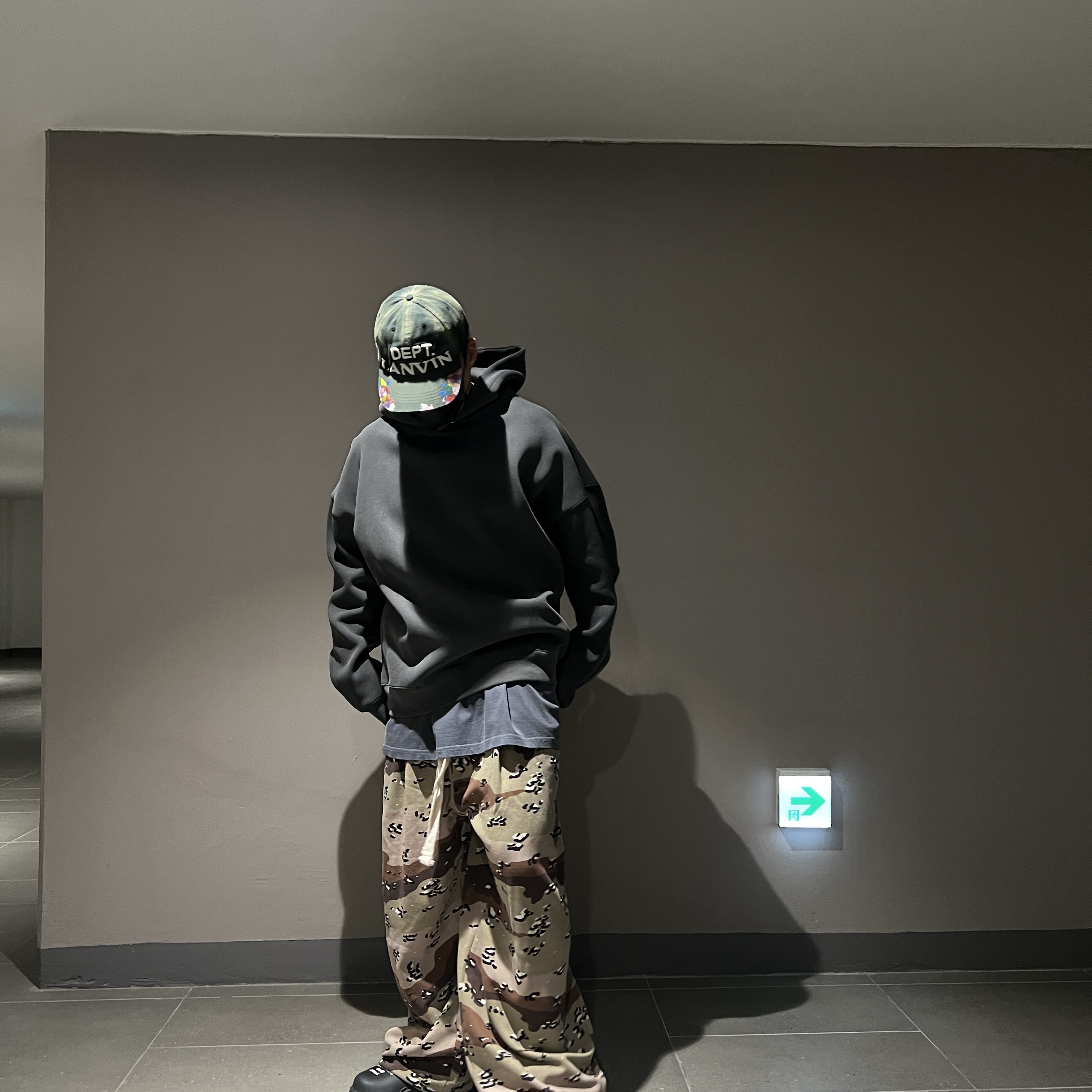 Gallery Dept. Fucked Up Trucker Cap Black, Gallery Dept. x Lanvin Painted Cap Black 착용 스타일 - 2