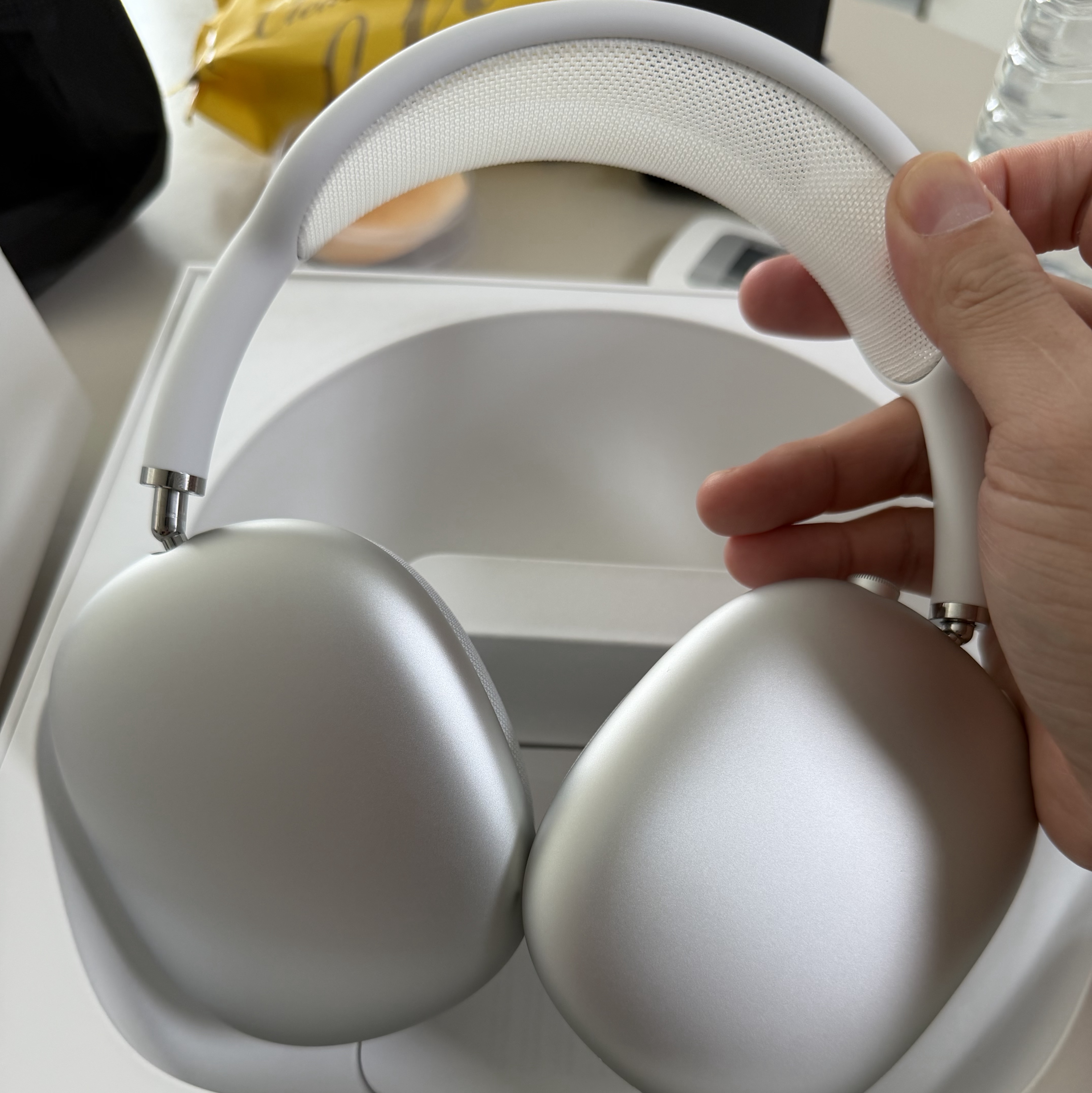 Apple AirPods Max Lightning Silver (Korean Ver.) 착용 스타일 - 1