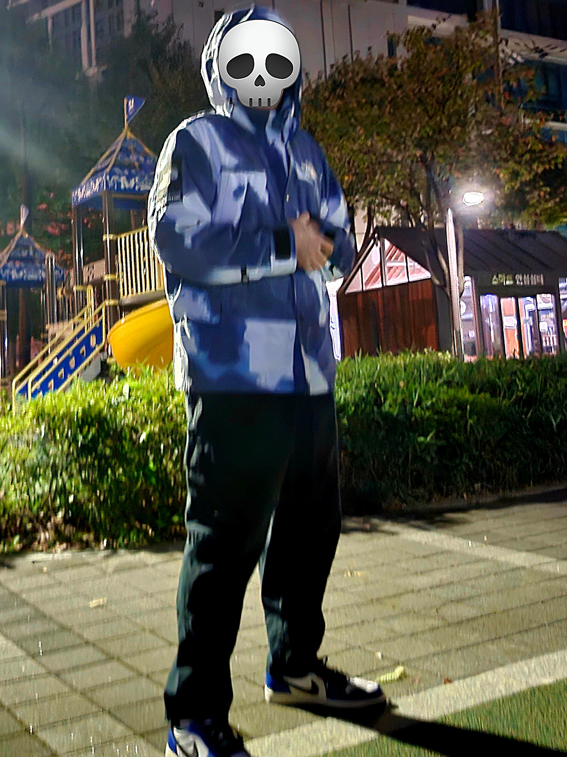 Supreme x The North Face Bleached Denim Print Mountain Jacket Indigo - 21FW, Jordan 1 Retro Low OG Game Royal 착용 스타일 - 1