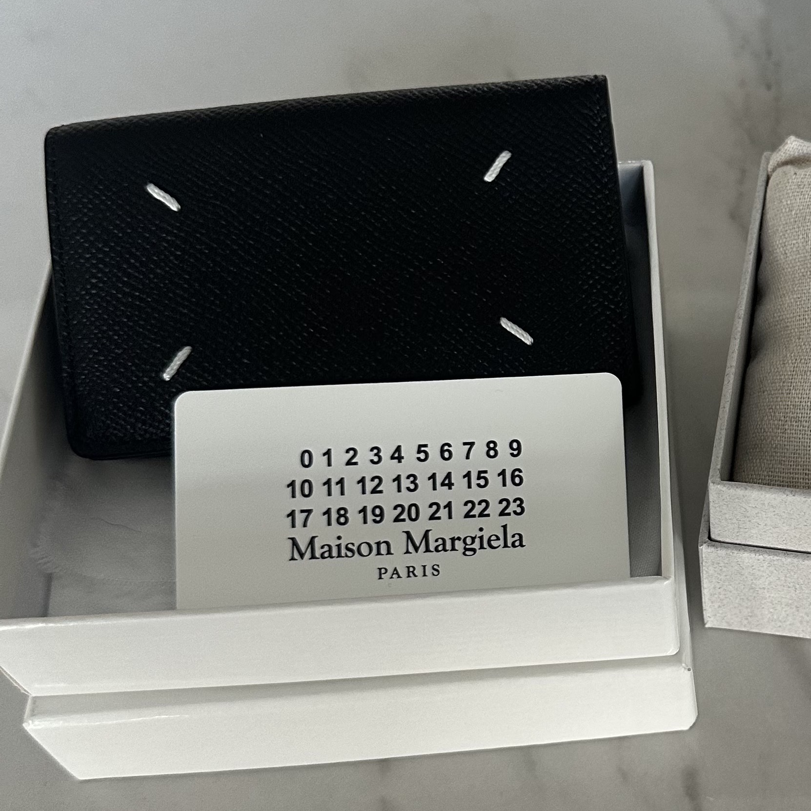 Maison Margiela Leather Business Card Holder Black 착용 스타일