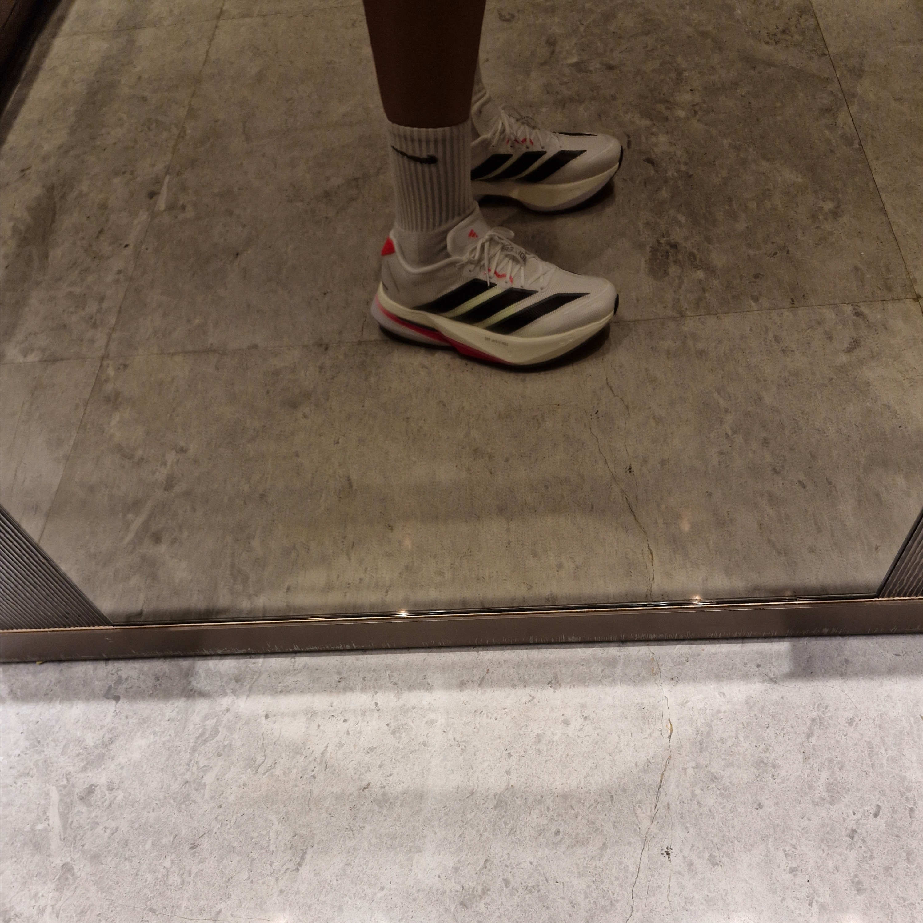 Adidas Adizero Boston 13 Cloud White Core Black 착용 스타일
