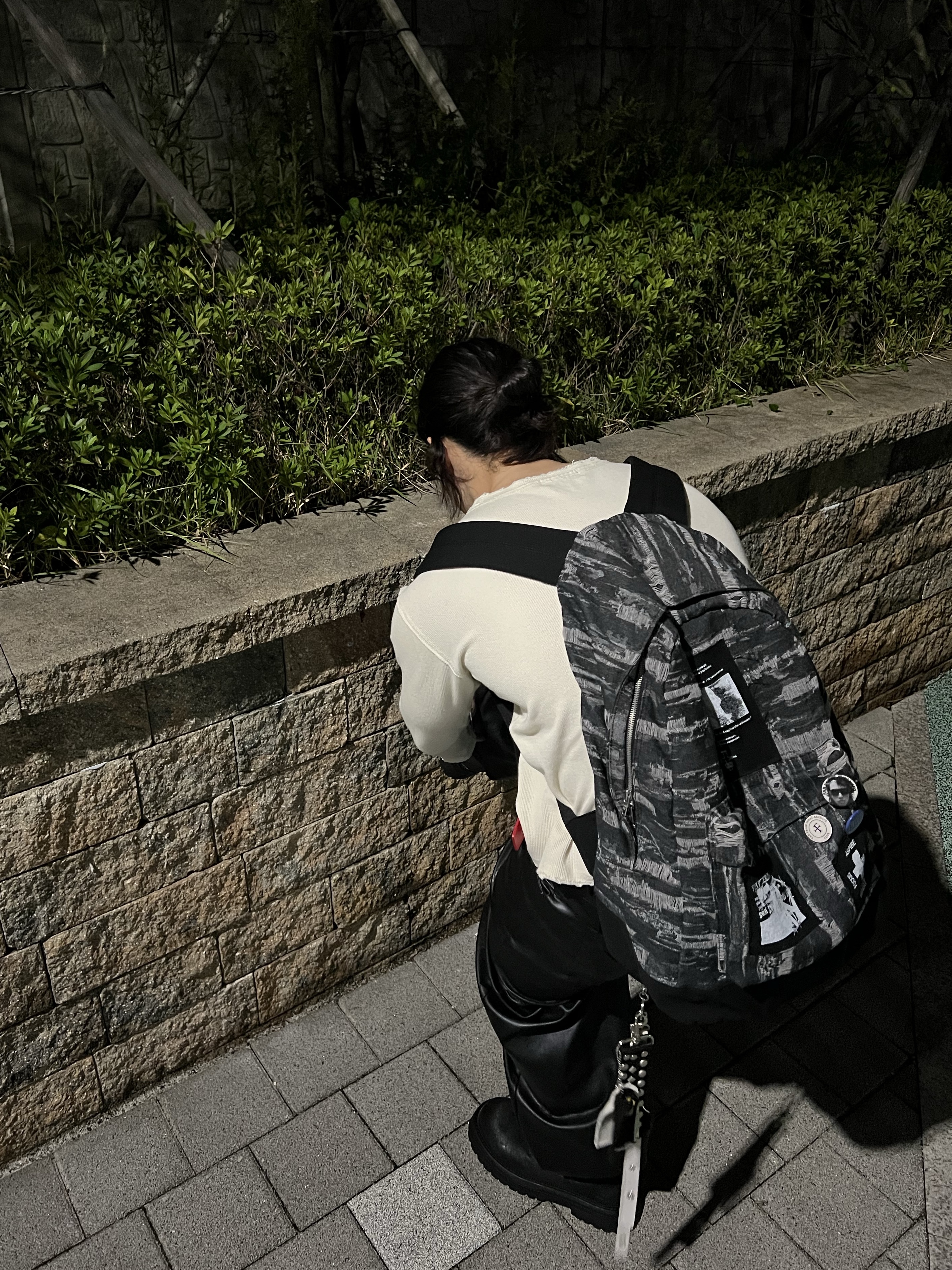 Gentle Monster Paranoyd 02 Silver Clear, farfromwhat far patch cotton backpack_black 착용 스타일 - 4