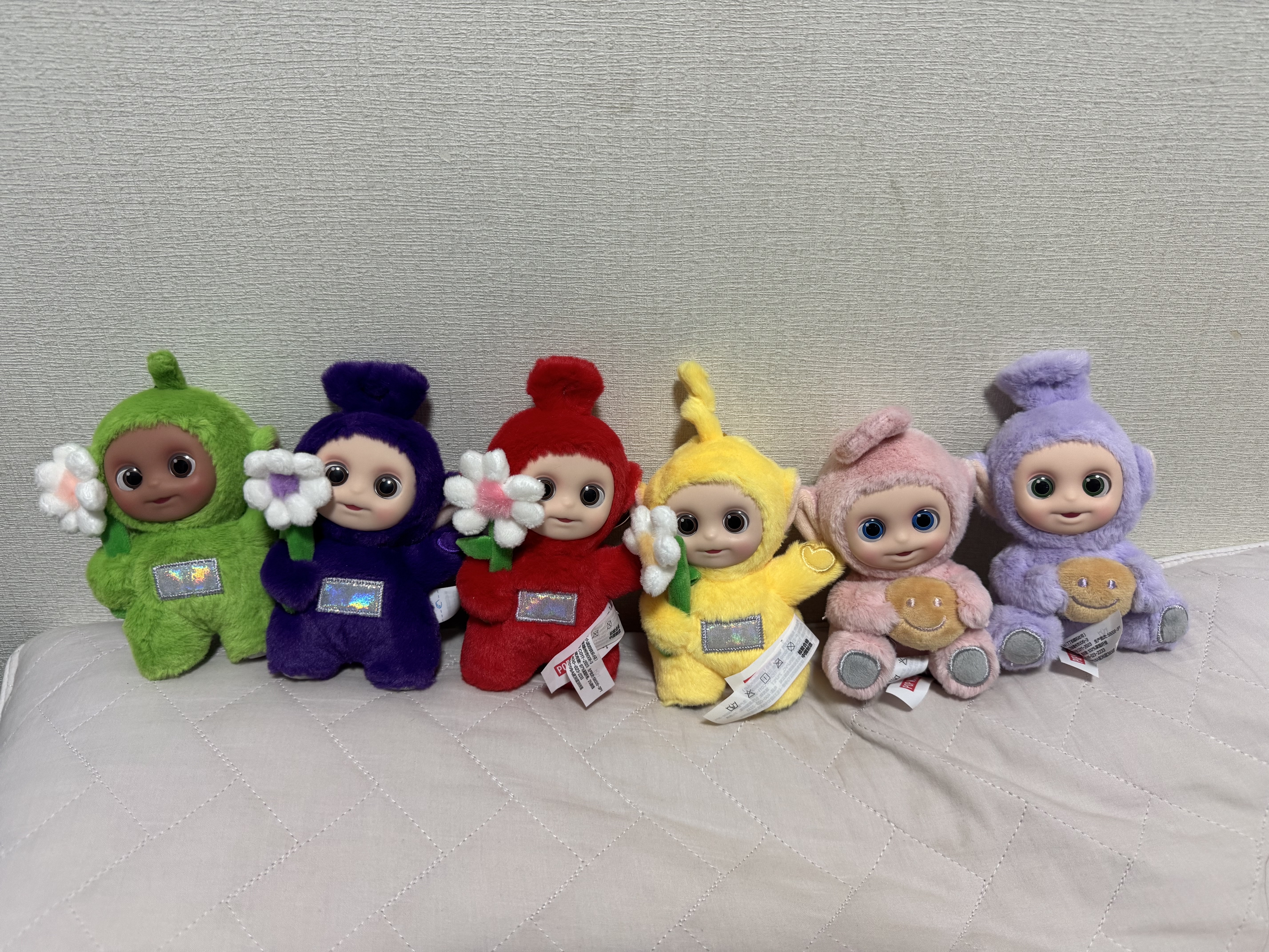 Pop Mart Teletubbies Say Hello Series Figures Sealed Case (8 Blind Boxes) 착용 스타일