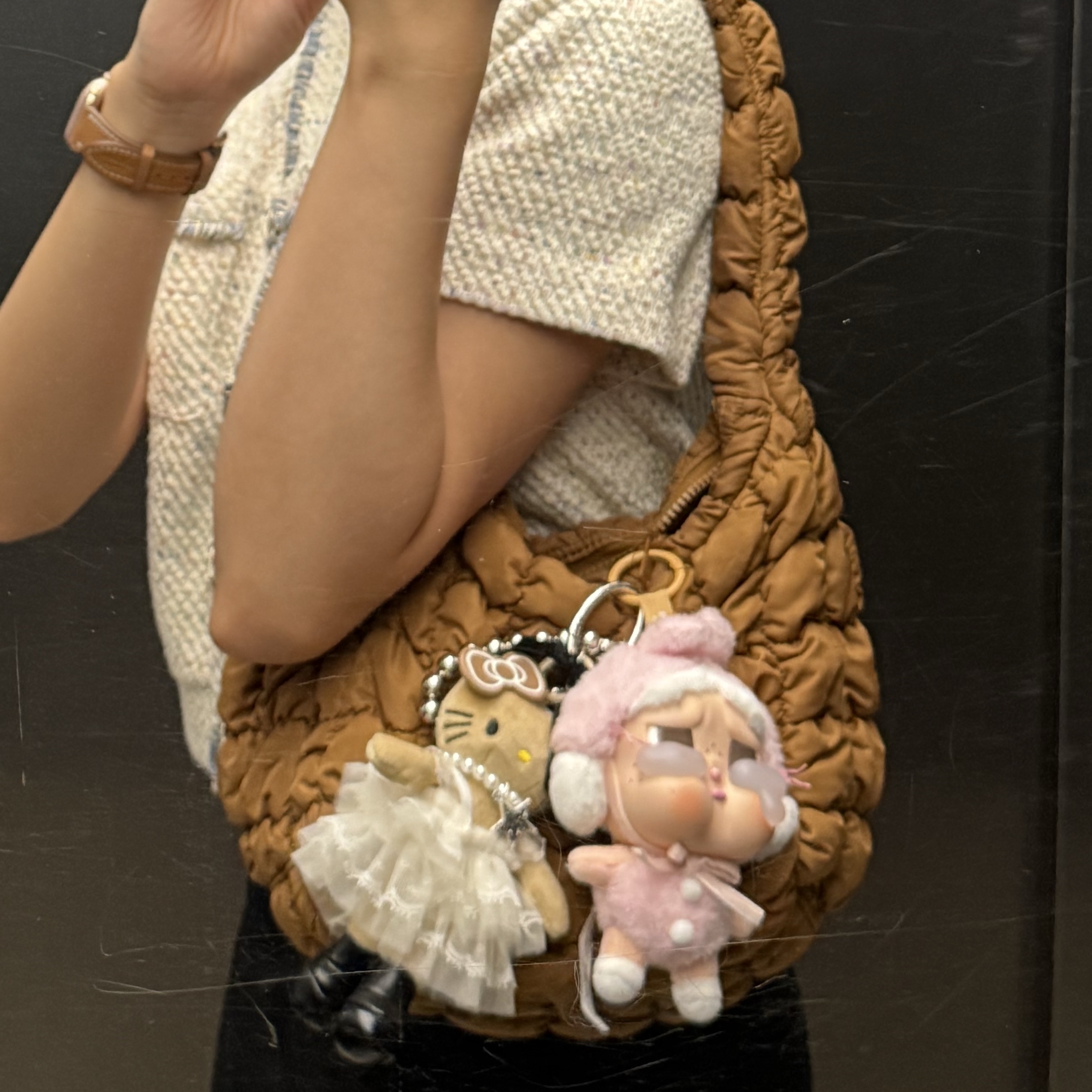 Pop Mart Crybaby Crying Again Series Plush Keyring I'll Give You All My Love (Opened Case) 착용 스타일