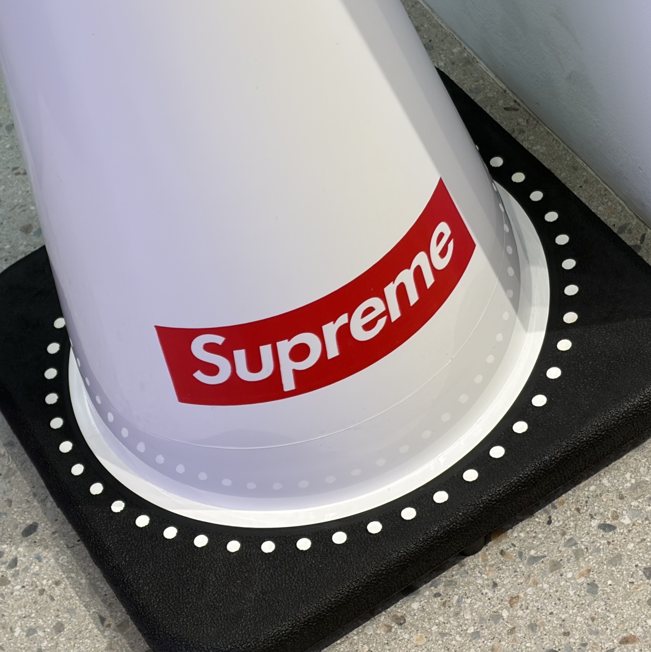 Supreme Traffic Cone White - 25FW 착용 스타일 - 1