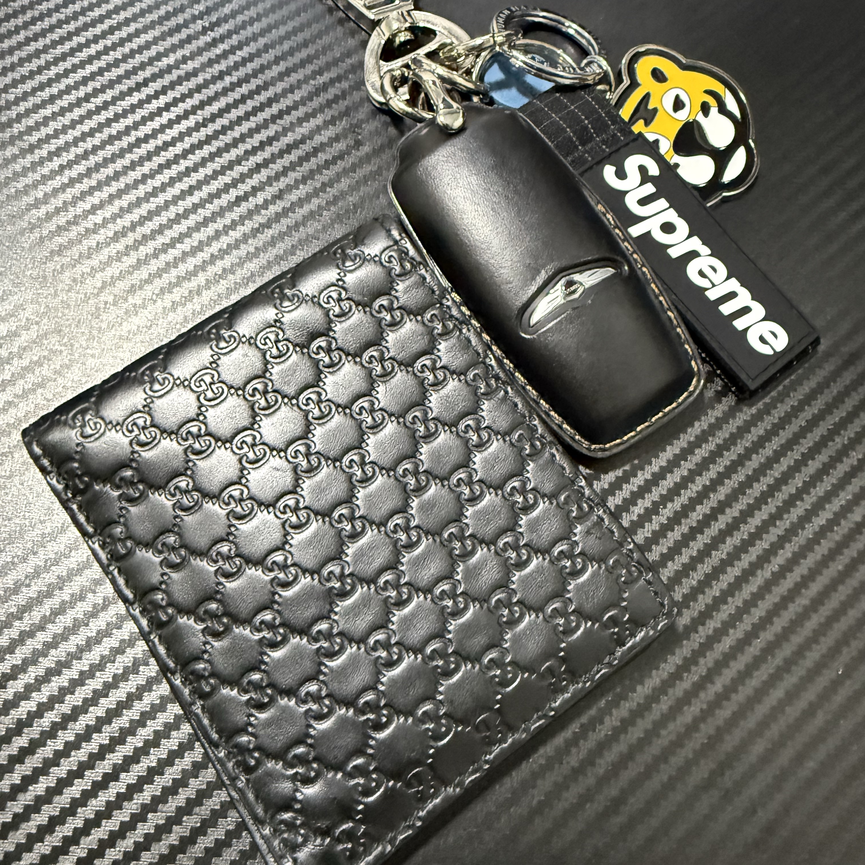 Supreme Ripstop Keychain Black - 24SS, Gucci Micro GG Ssima Bi-Fold Wallet Black 착용 스타일