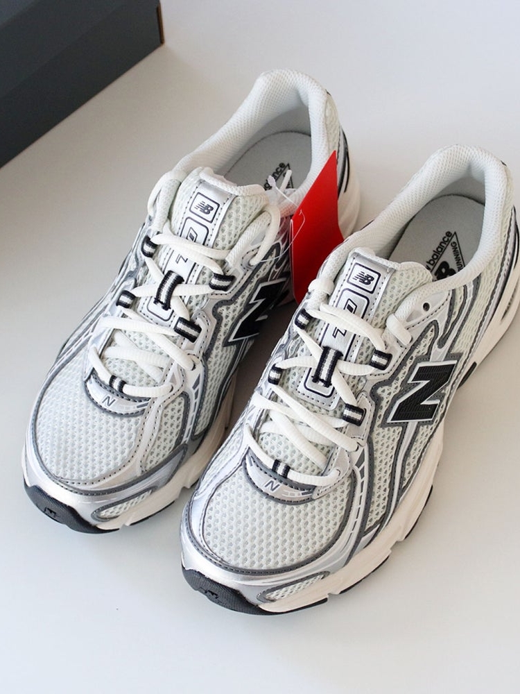 New Balance 740 Sea Salt Black 착용 스타일