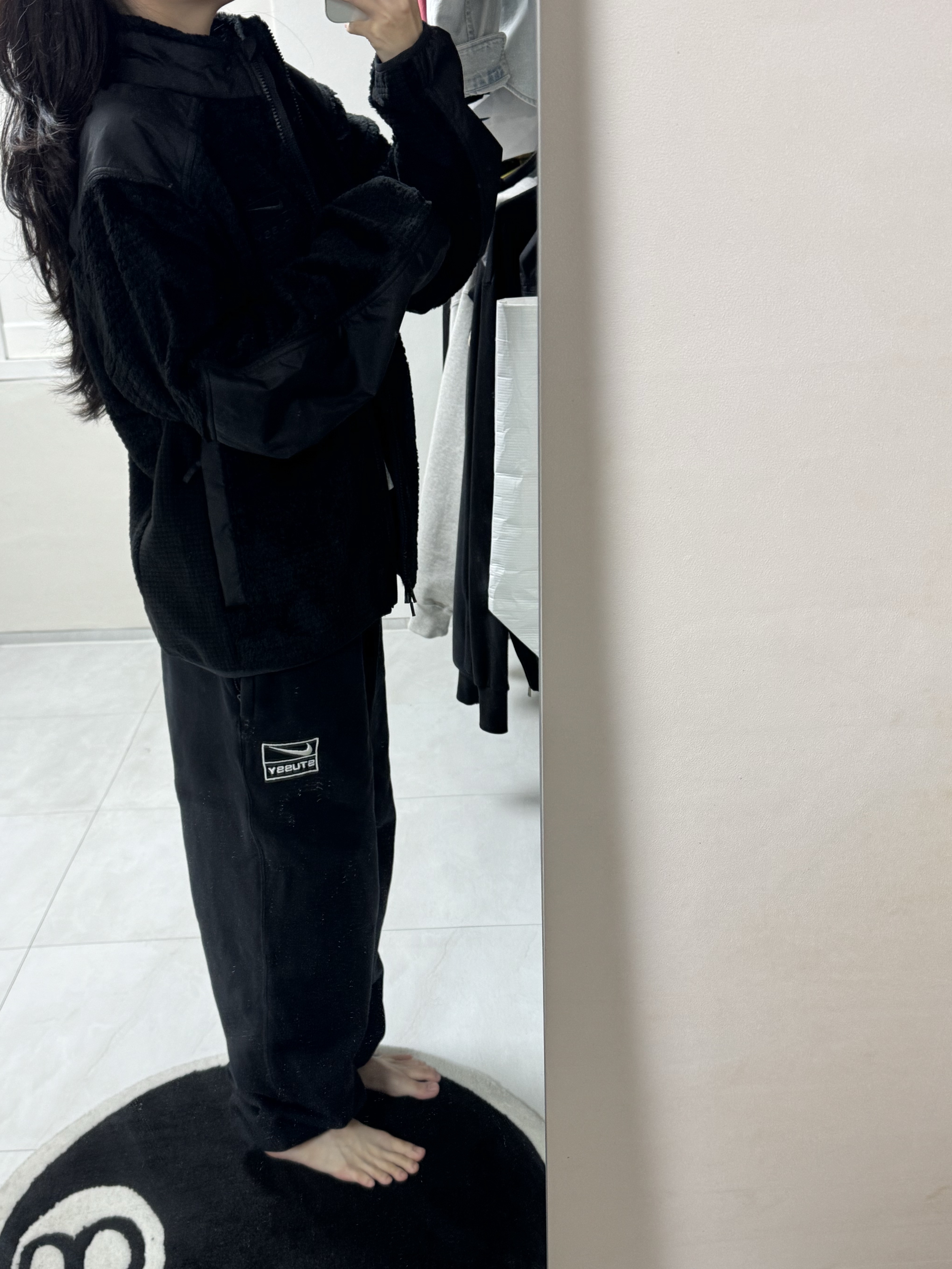 Nike x Stussy Full Zip Fleece Black (HQ8524-010), Nike x Stussy Washed Fleece Pants Black (FN5235-010) 착용 스타일