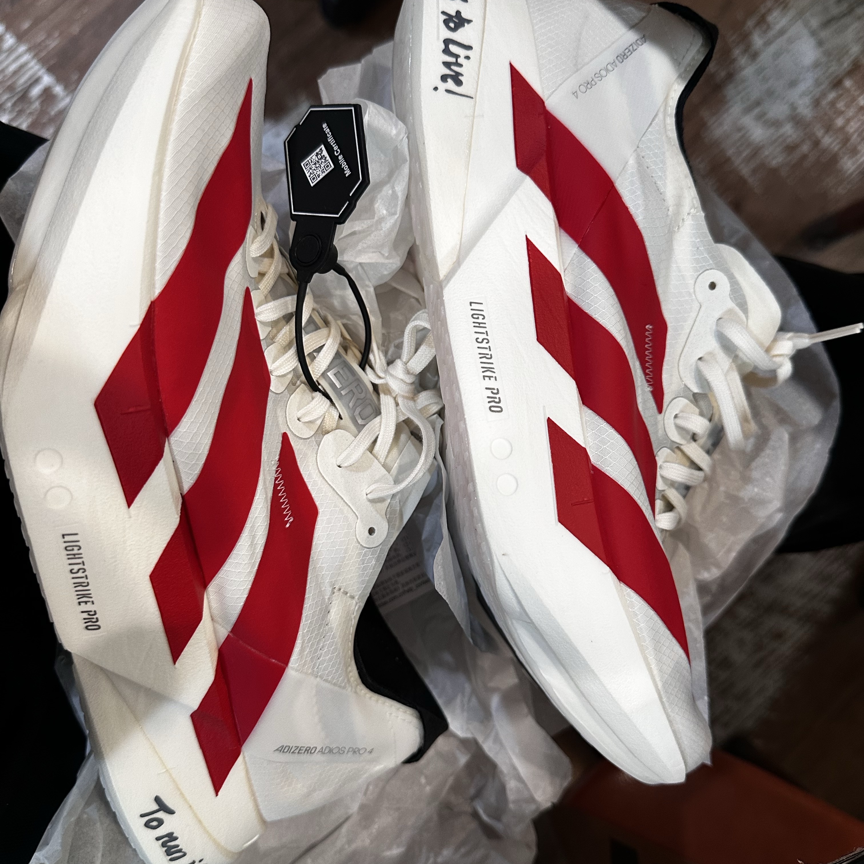 Adidas Adizero Adios Pro 4 Off White Better Scarlet 착용 스타일 - 5