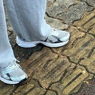 Asics Gel-Kayano 14 White Graphite Grey 착용 스타일