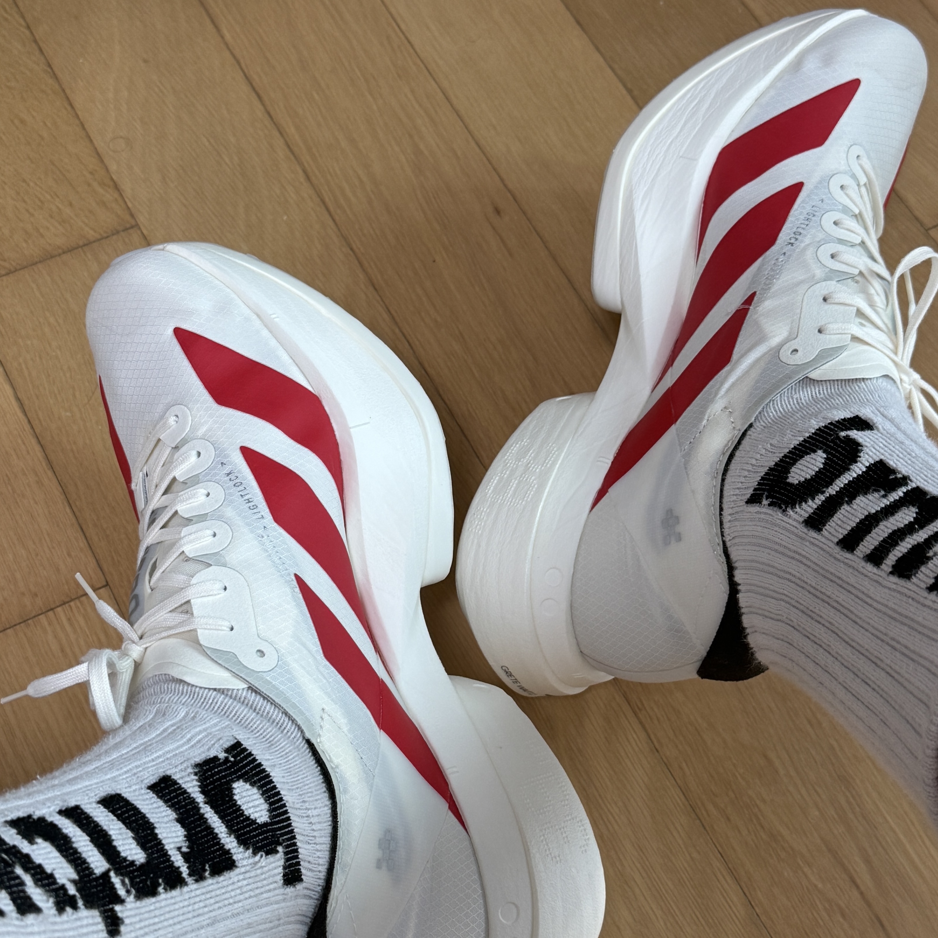 Adidas Adizero Adios Pro 4 Off White Better Scarlet 착용 스타일 - 1