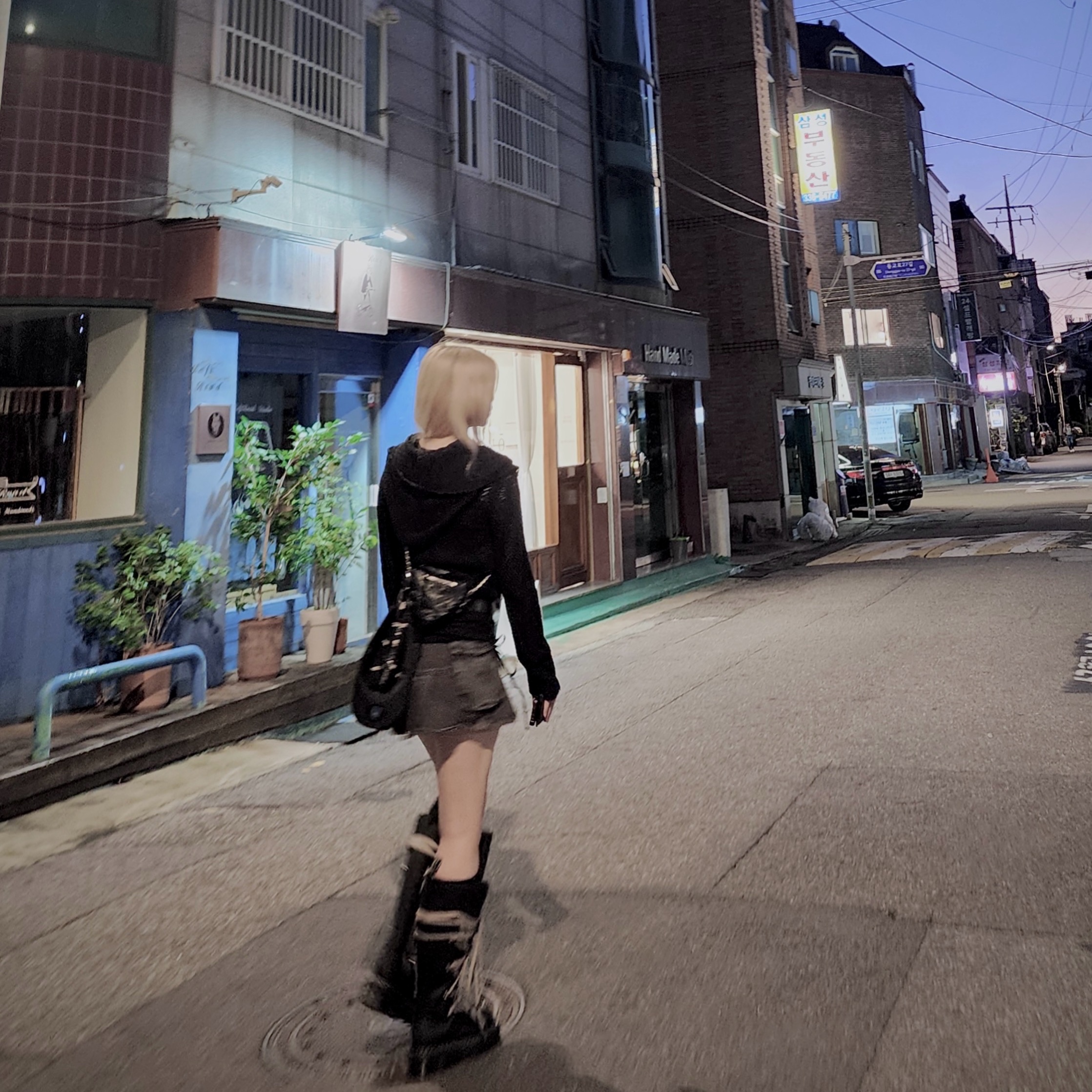 Dr. Martens x Rick Owens 1B60 Quad Sole Pentalace Boots Black, Balenciaga Arena Lambskin Aged Silver Hardware Le Cagole Mini Heart Bag Black 착용 스타일 - 8