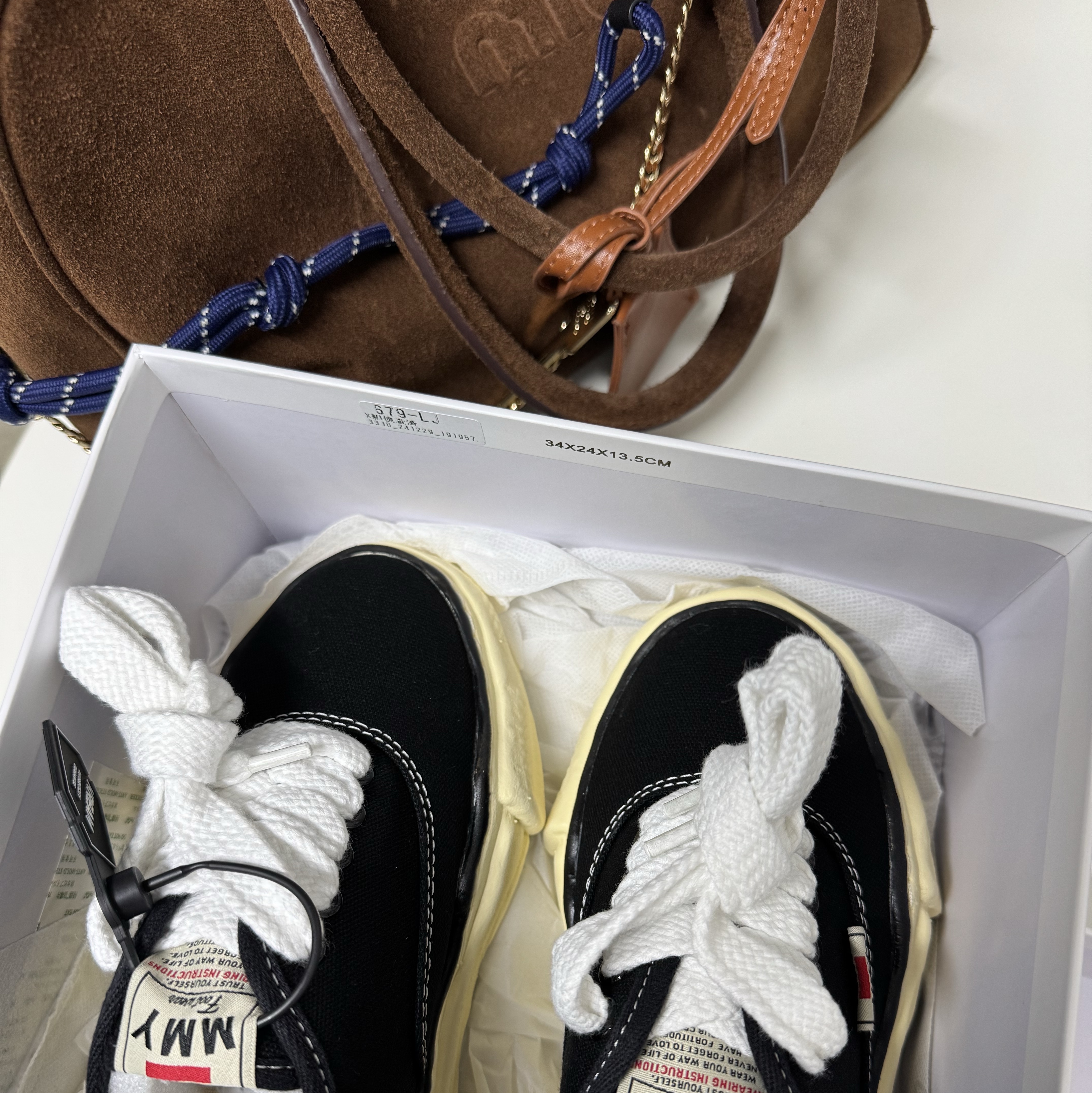 Maison Mihara Yasuhiro Baker OG Sole OD Canvas Low-top Sneakers Black 착용 스타일
