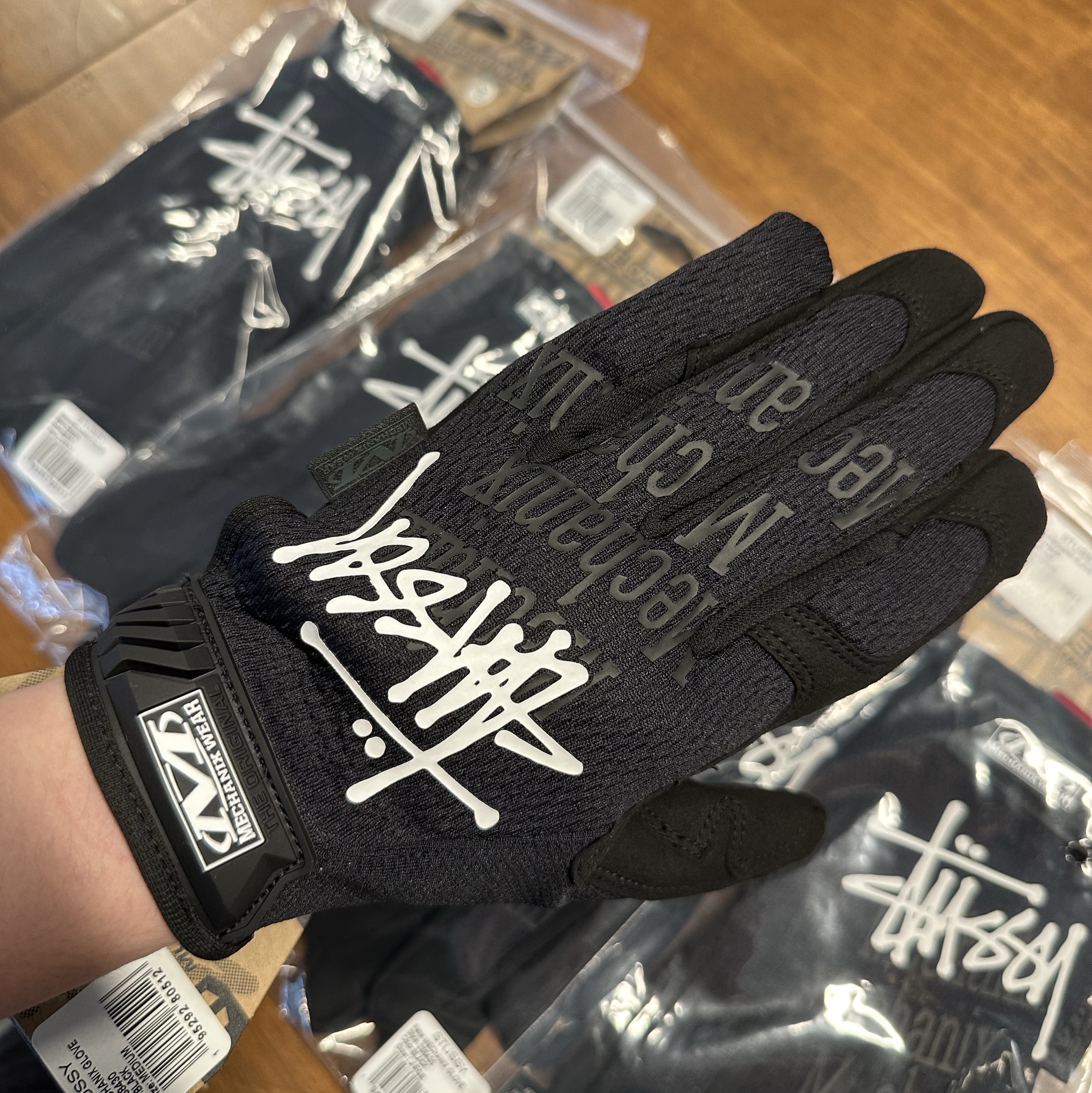 Stussy Mechanix Gloves Black 착용 스타일