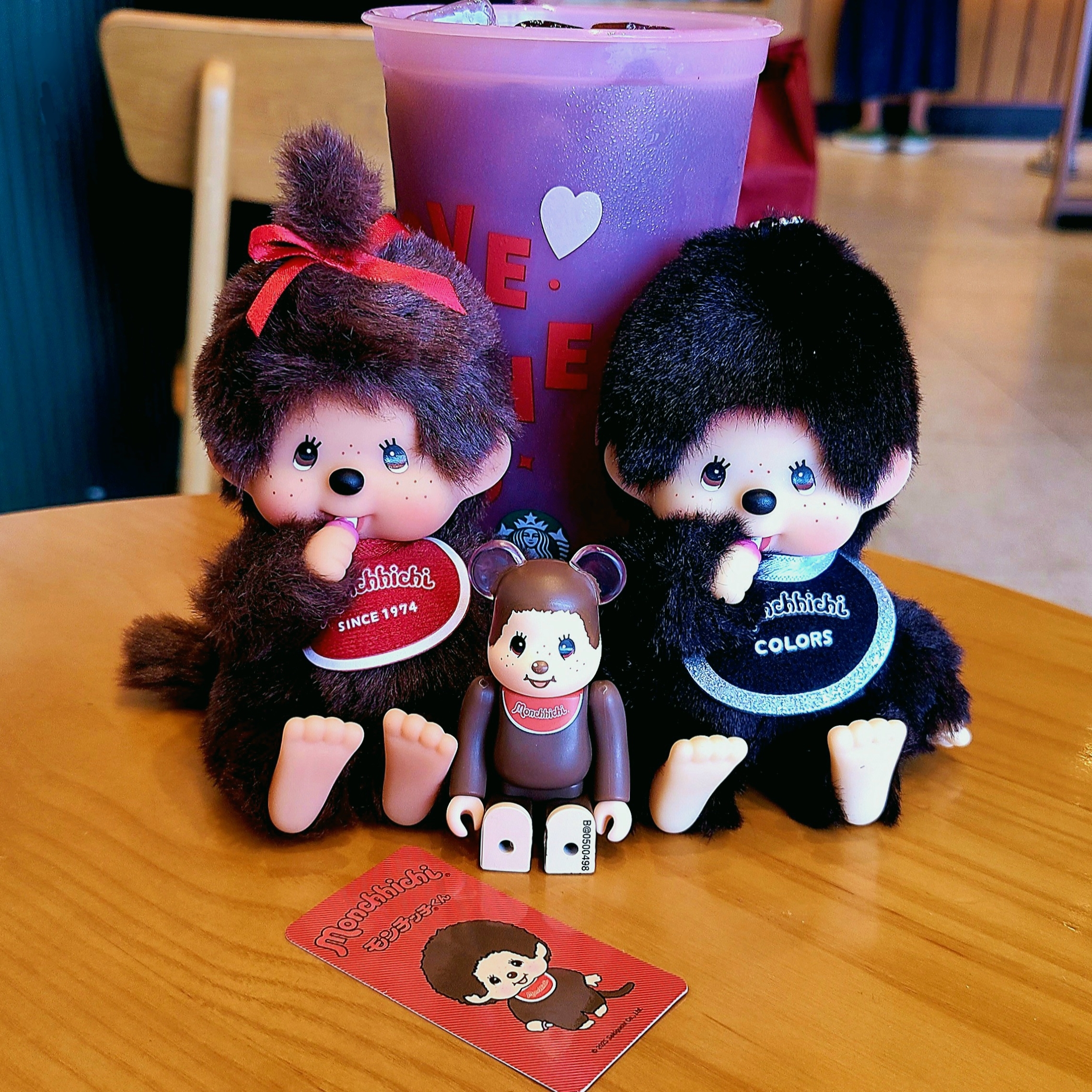 Bearbrick Series 50 Sealed Case 100% (24 Blind Boxes), Monchhichi SS Keychain Girl 착용 스타일