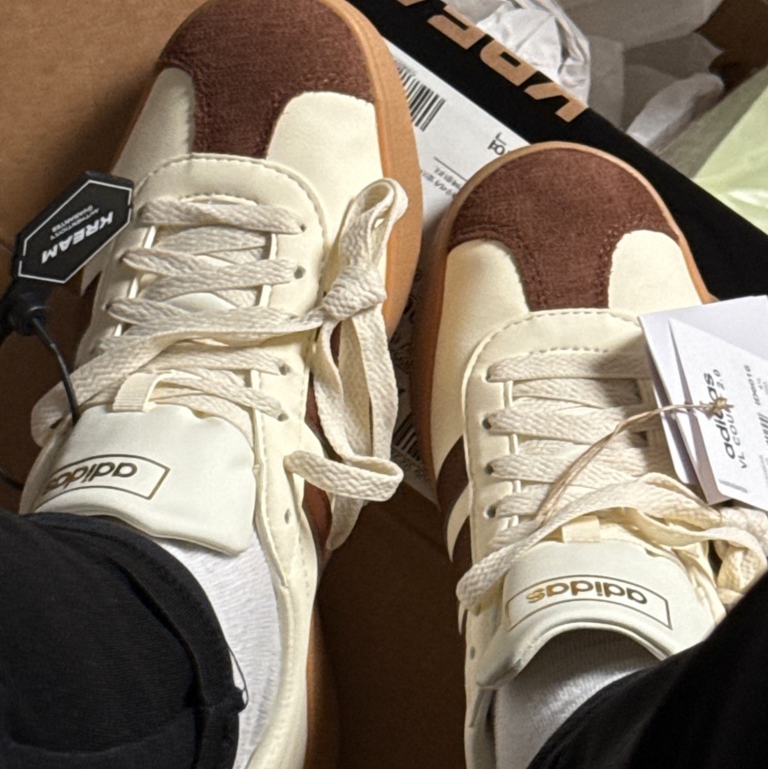 Adidas VL Court 2.0 Cream Brown 착용 스타일