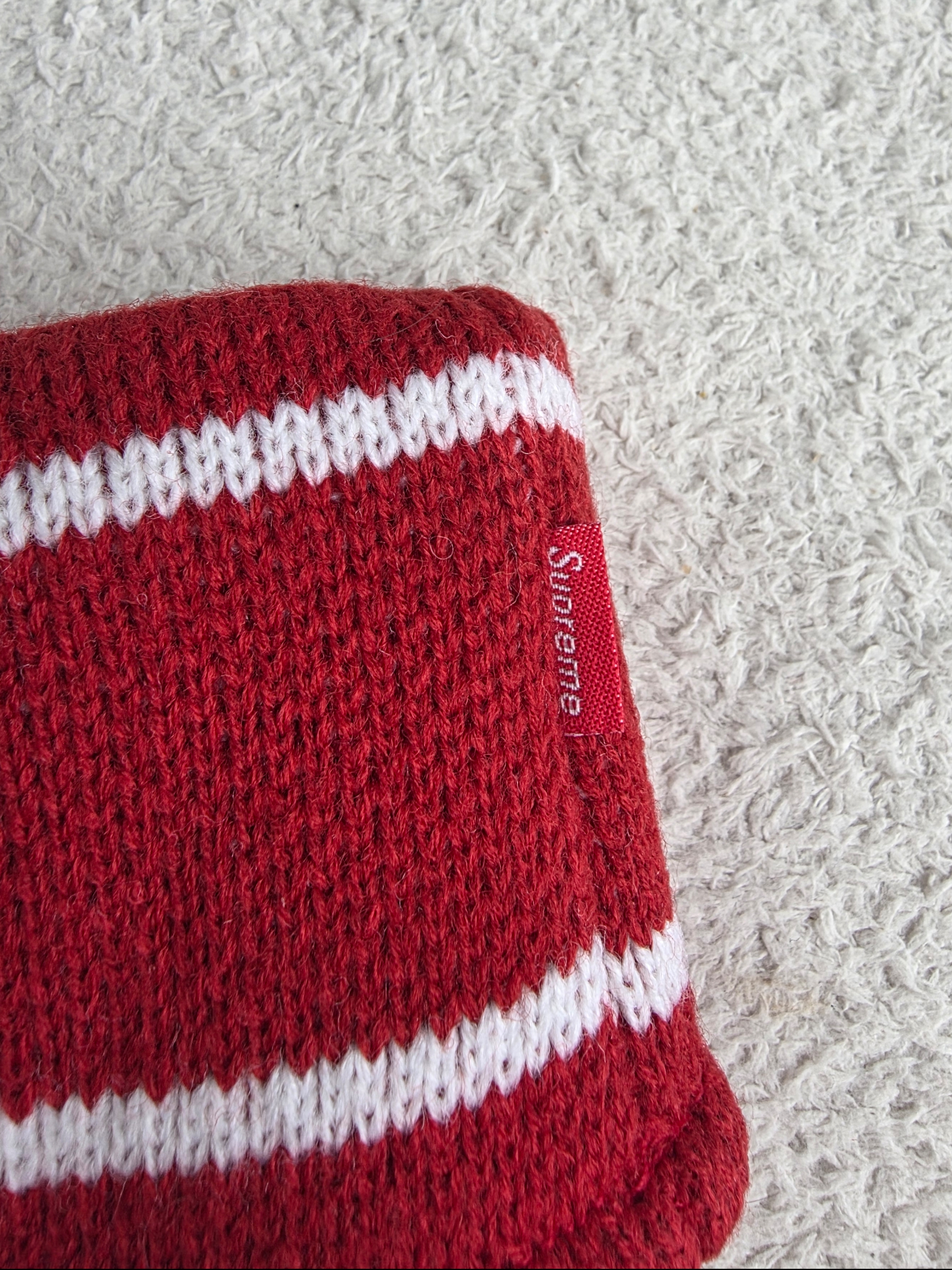 Supreme Contrast Logo Headband Red - 25FW 착용 스타일 - 4