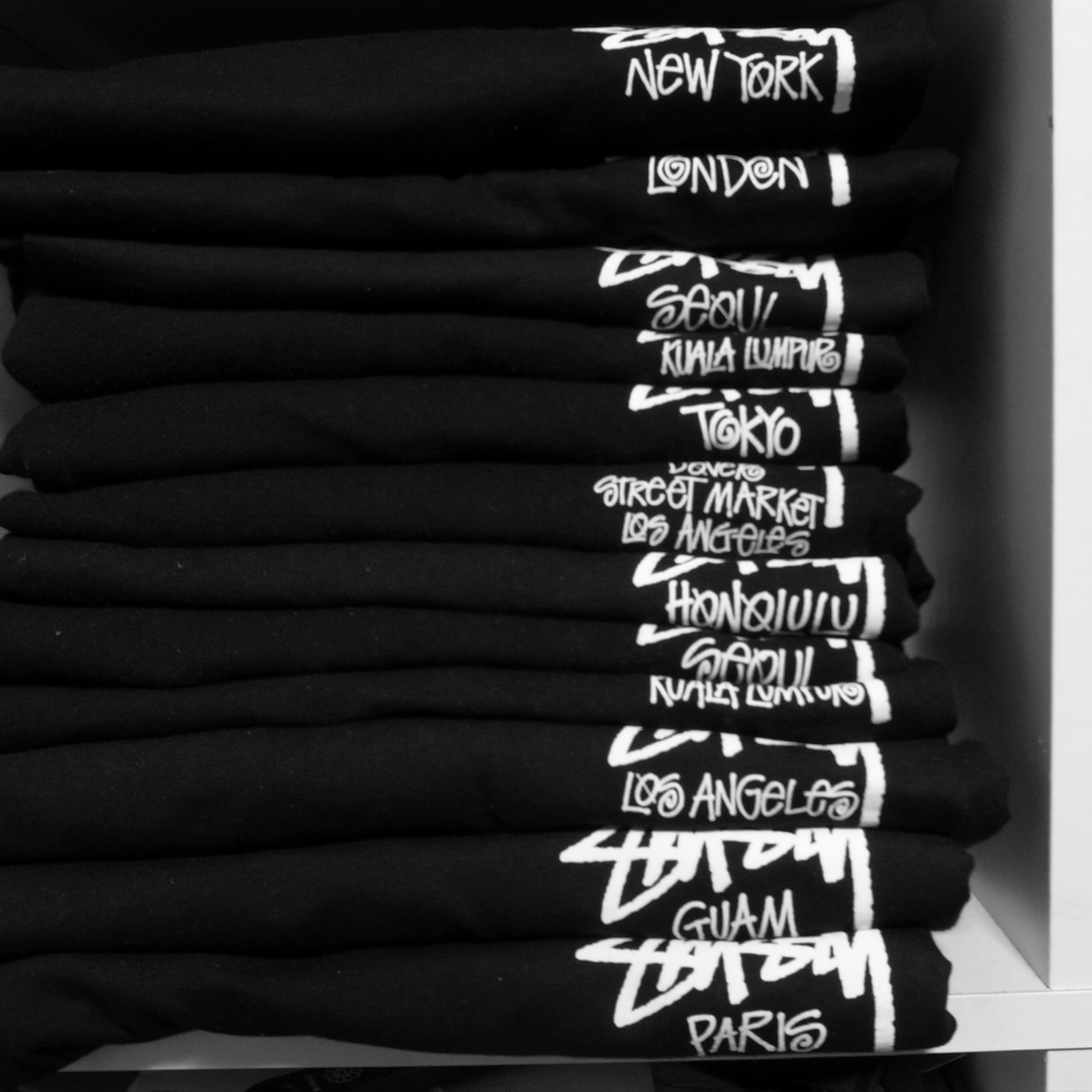 Stussy Stock Paris T-Shirt Black, Stussy Stock London T-Shirt Black 착용 스타일