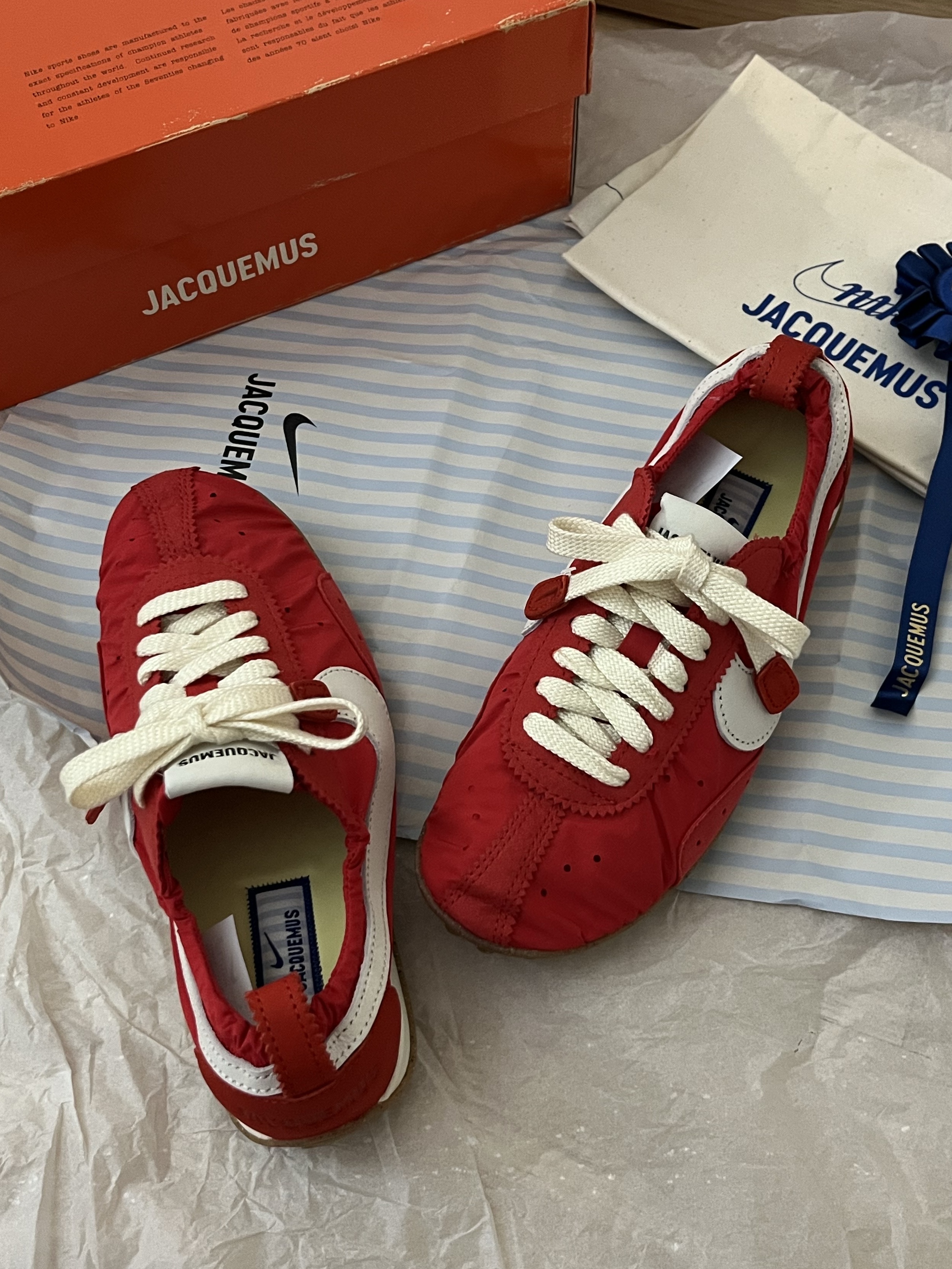 Nike x Jacquemus Moon Shoe SP University Red and Bicycle Yellow 착용 스타일 - 1