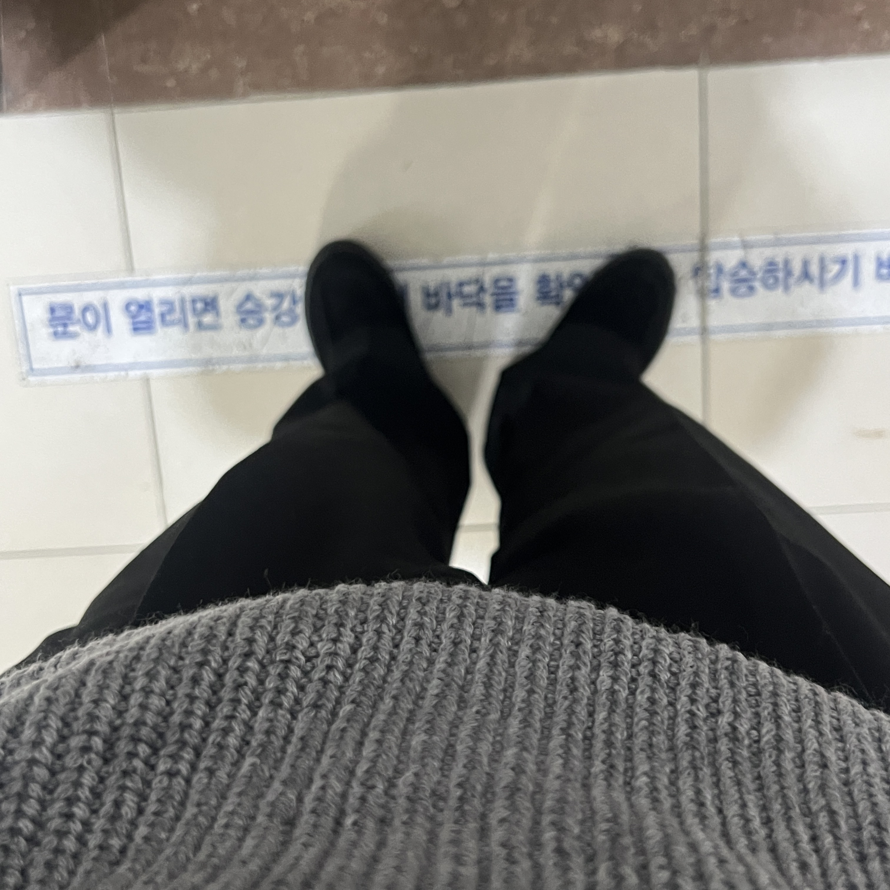 Vans Carver Low Black 착용 스타일