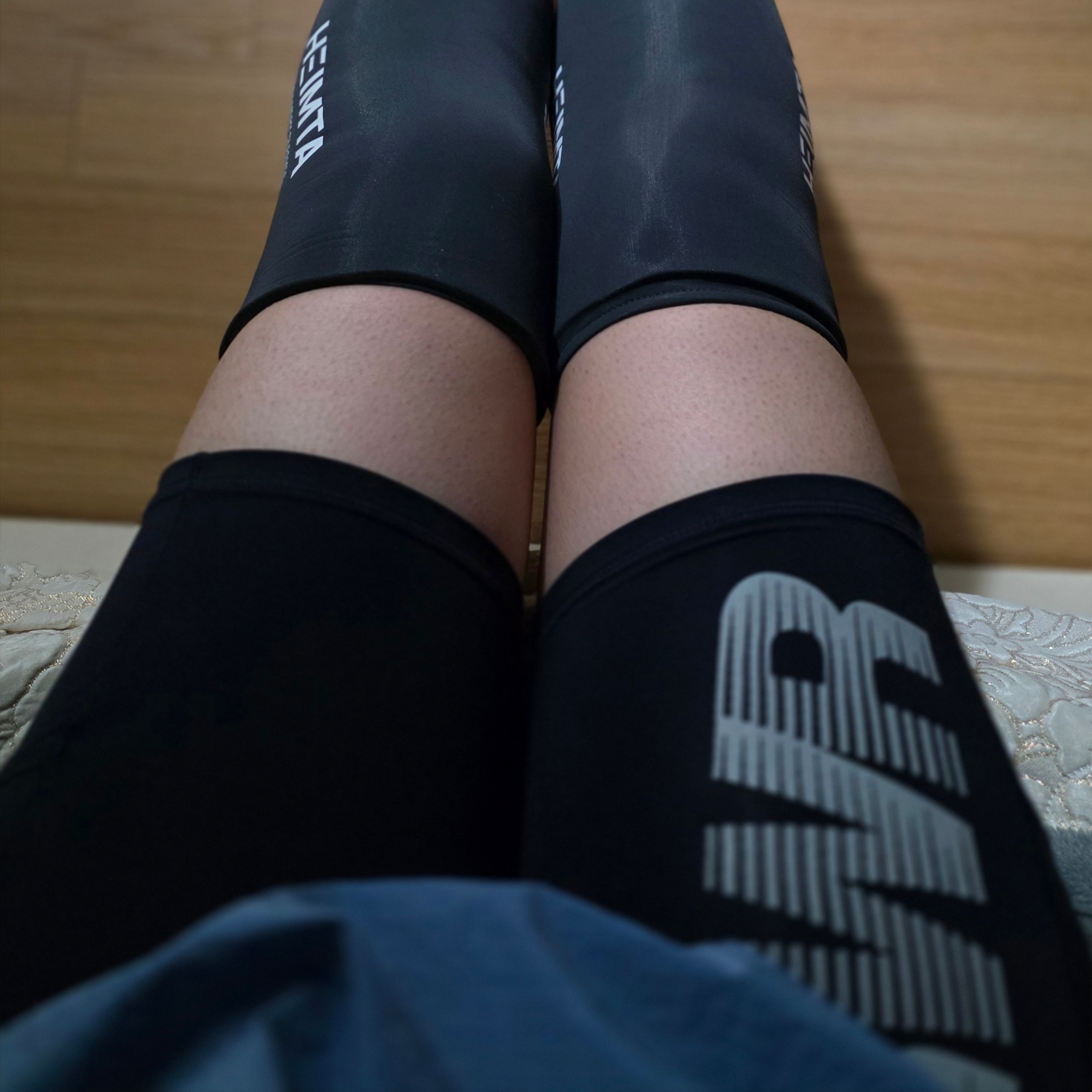 [KREAM 단독] runwhither Half Tights Navy 착용 스타일