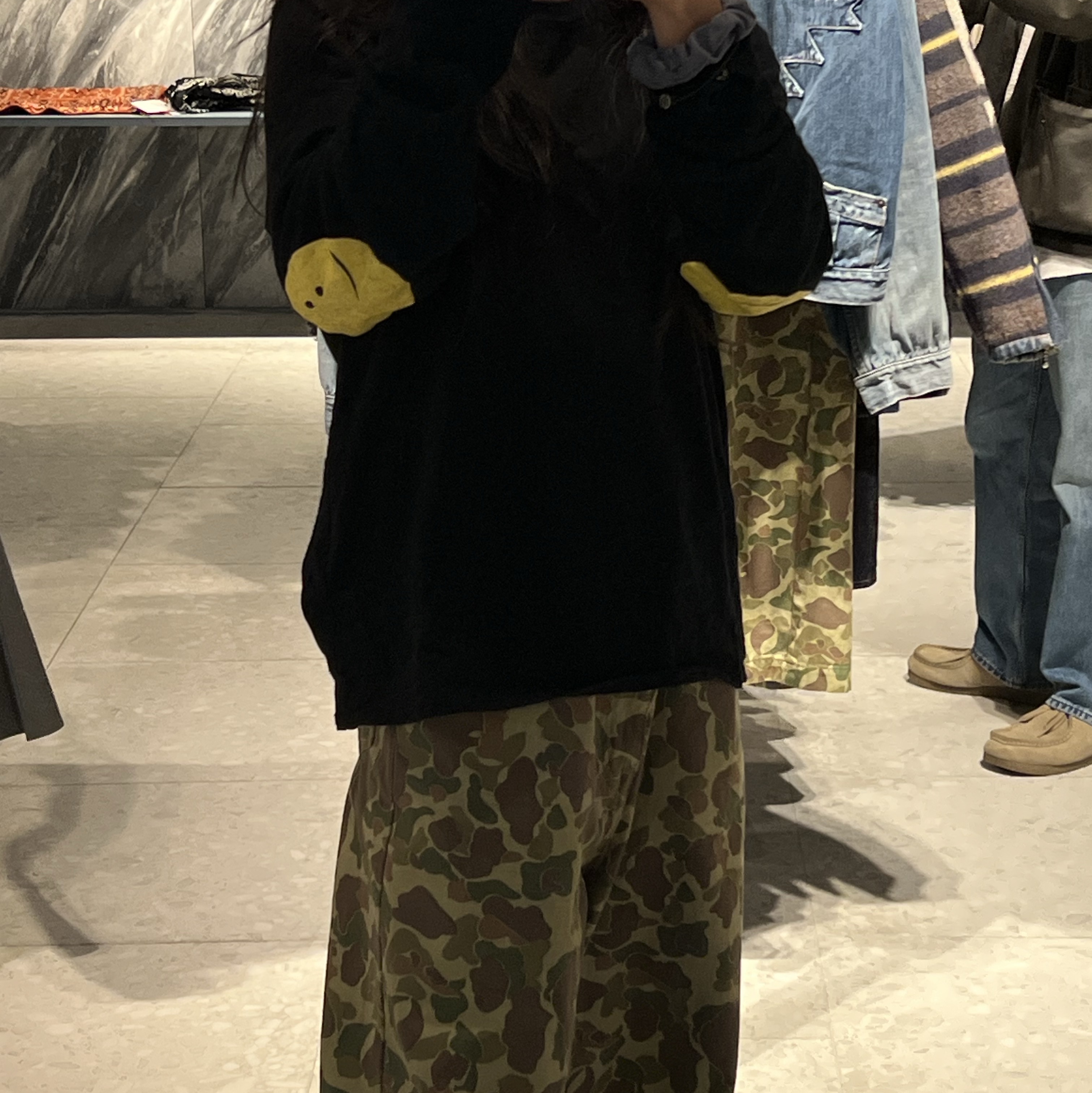 Kapital Hunter Camouflage Herringbone Port Baggy Pants Hunter Camouflage, Kapital Gauze Chef Long Sleeve T-Shirt Rainbowy Patch Black 착용 스타일