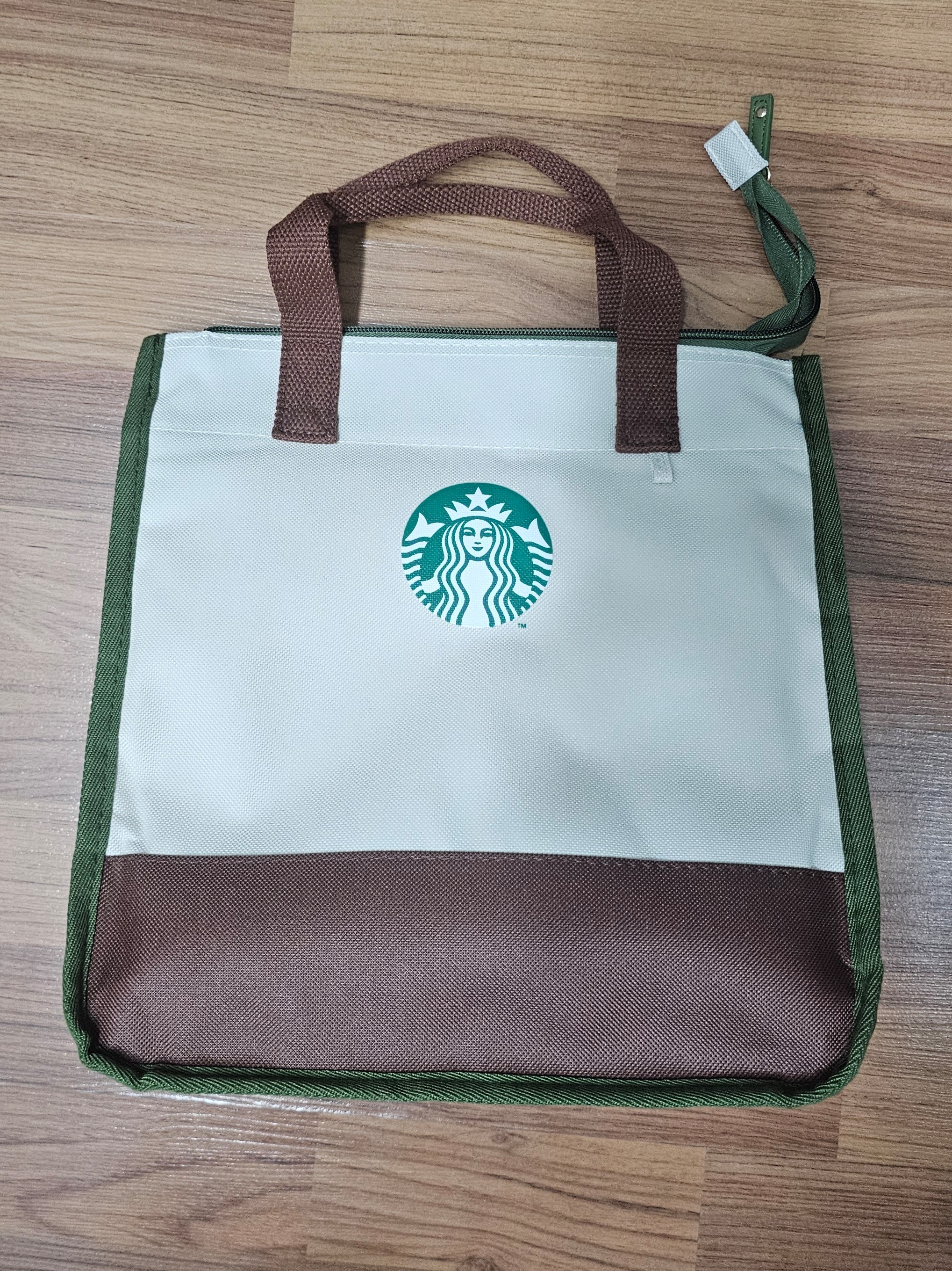 Starbucks 23rd Anniversary To Go Cooling Bag Green 착용 스타일