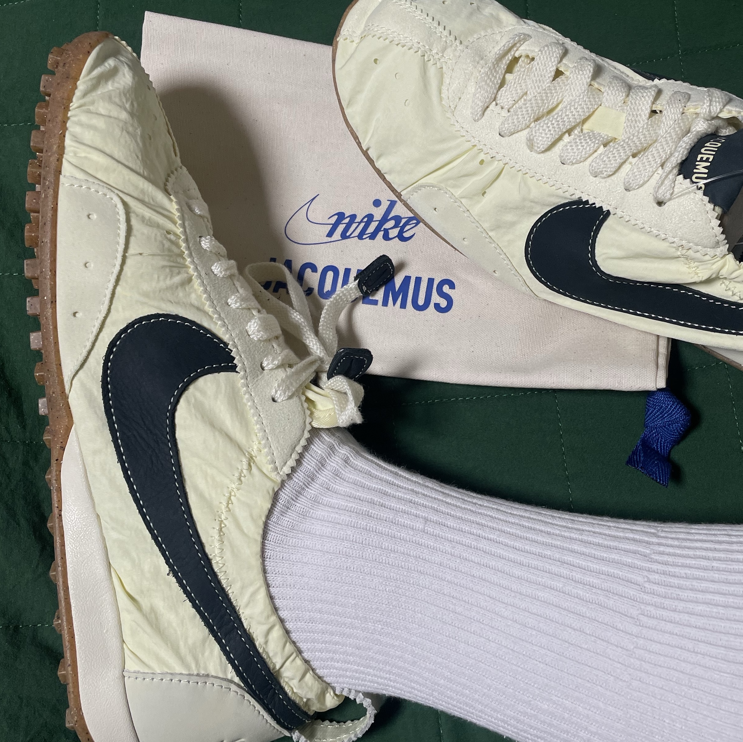 Nike x Jacquemus Moon Shoe SP Alabaster Off Noir 착용 스타일 - 2