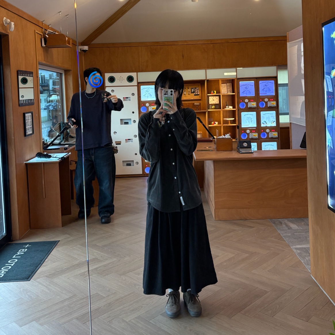 Vans Old Skool Brown, Carhartt Madison Fine Cord Shirt Storm Cloud 착용 스타일 - 4