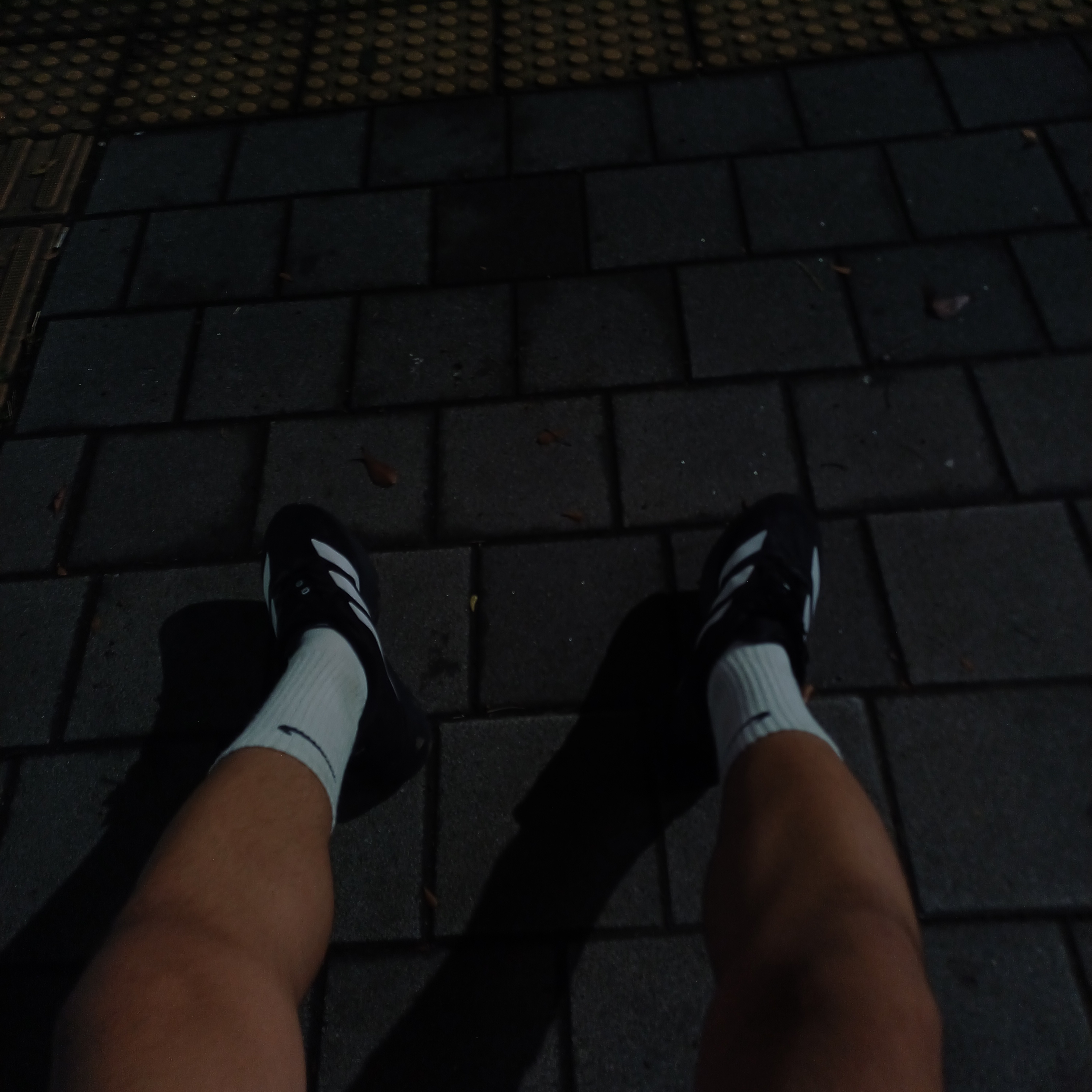 Adidas Adizero EVO SL Core Black Cloud White 착용 스타일