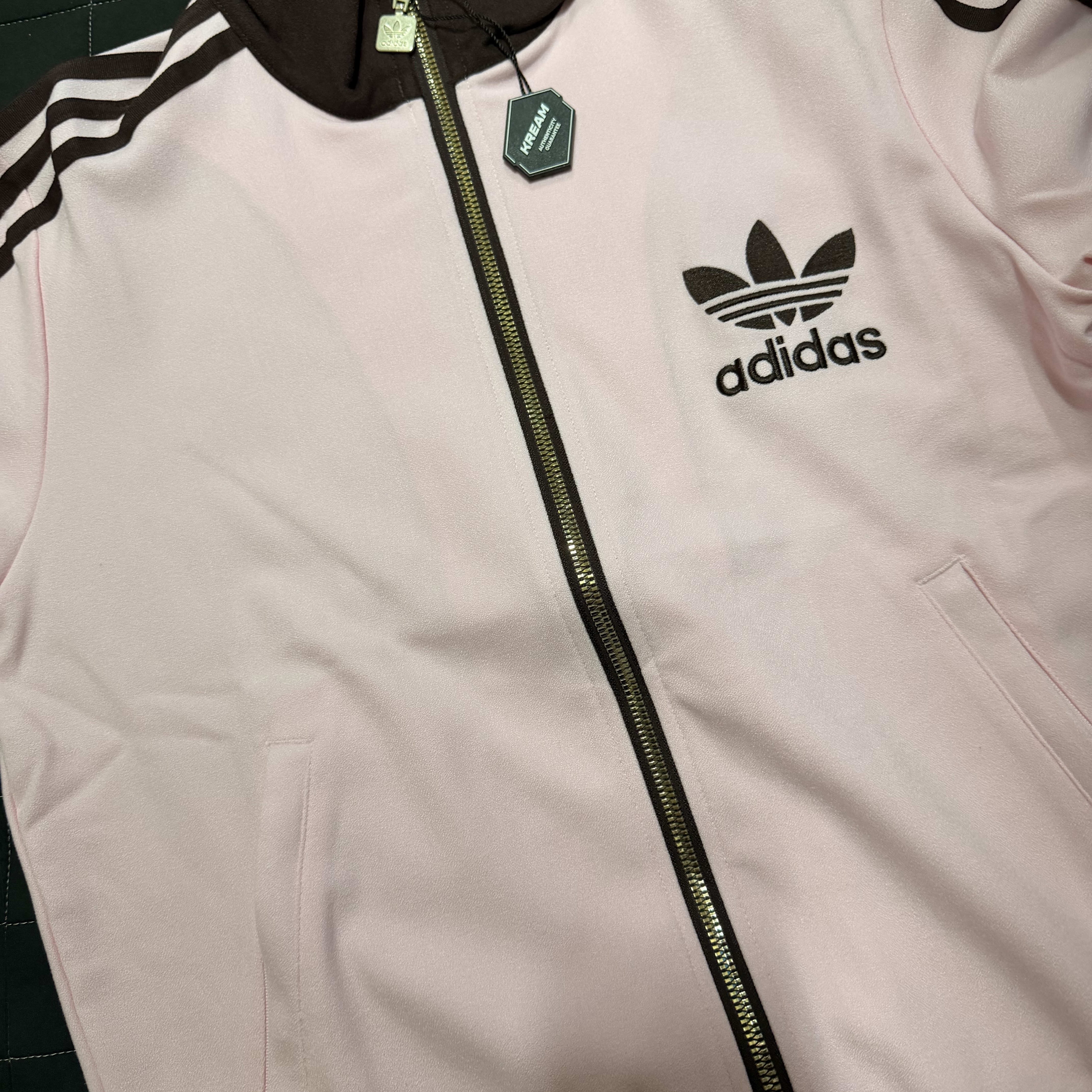 (W) Adidas Premium Originals Track Top Clear Pink Shadow Brown - KR Sizing 착용 스타일 - 2