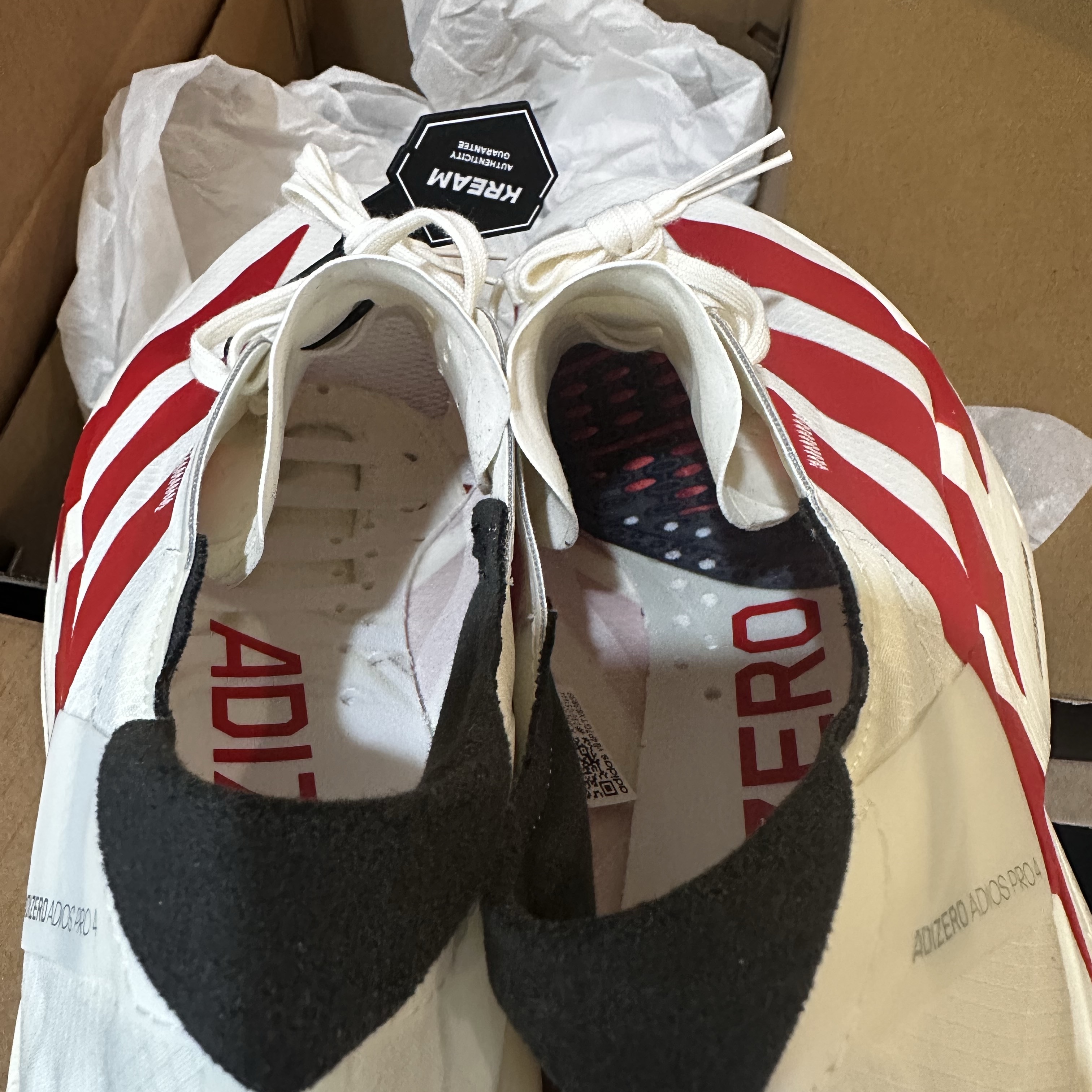 Adidas Adizero Adios Pro 4 Off White Better Scarlet 착용 스타일 - 2
