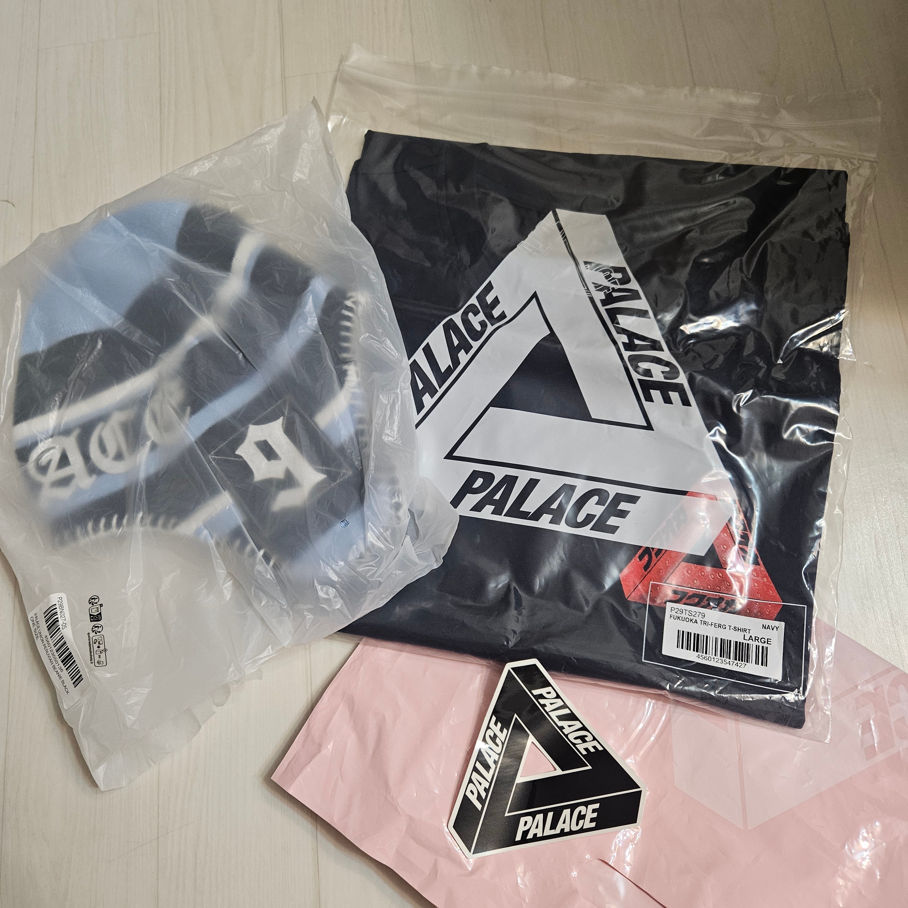 Palace Fukuoka Tri Ferg T-Shirt Navy - 25FW, Palace Union Peruvian Beanie Black - 25FW 착용 스타일