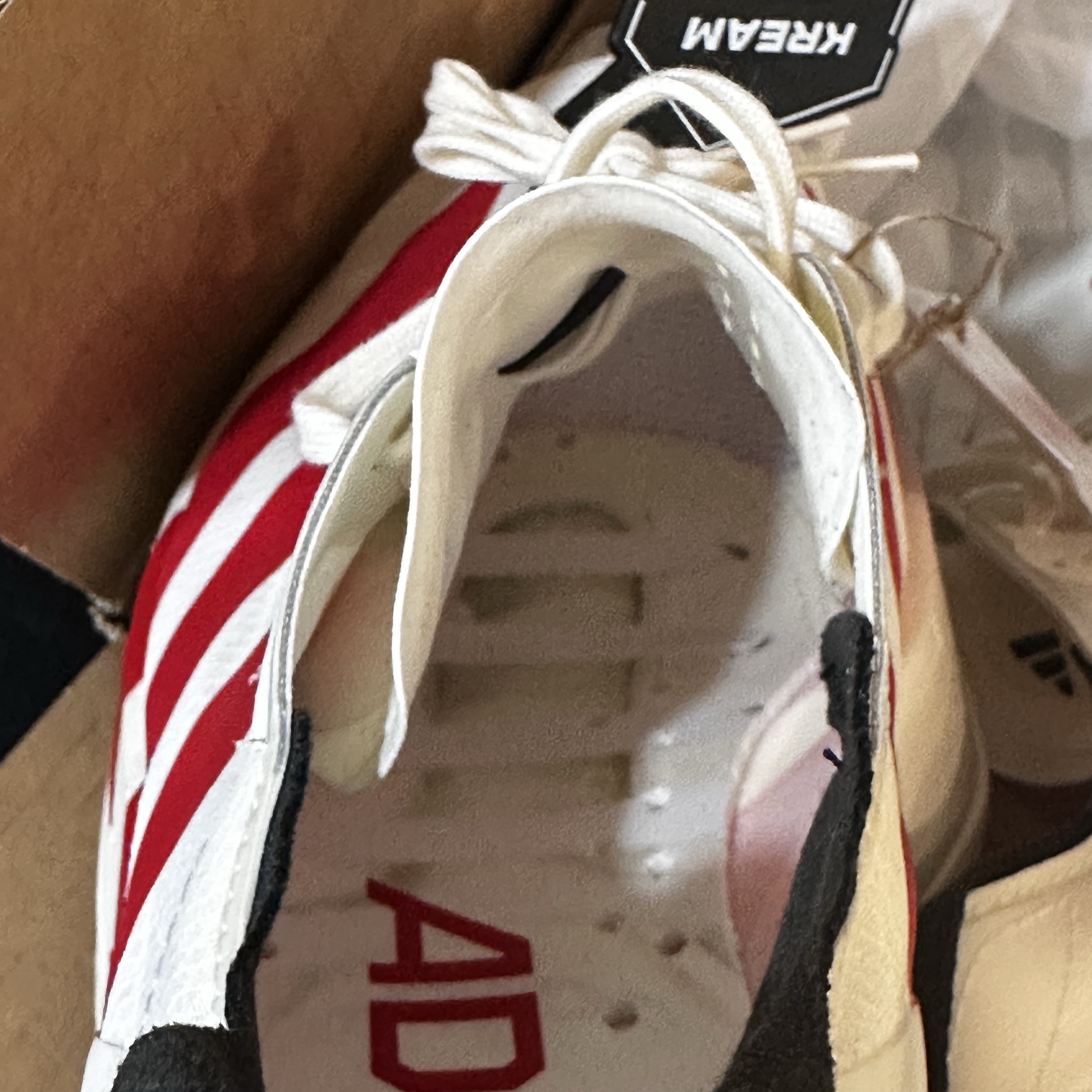 Adidas Adizero Adios Pro 4 Off White Better Scarlet 착용 스타일 - 1