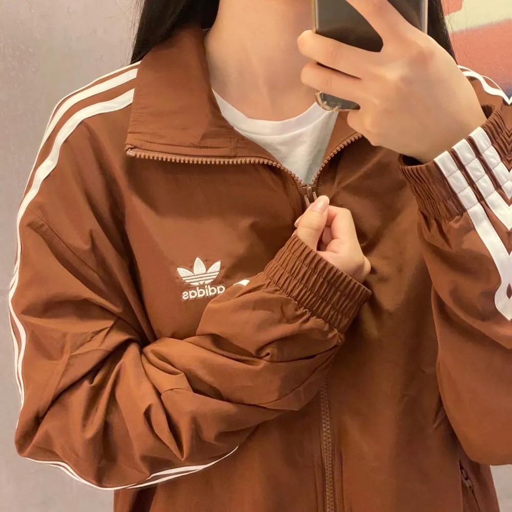 Adidas Adicolor Woven Firebird Track Top Preloved Brown - KR Sizing, (W) Adidas Beckenbauer Track Top Wonder White Trace Brown - KR Sizing 착용 스타일 - 2