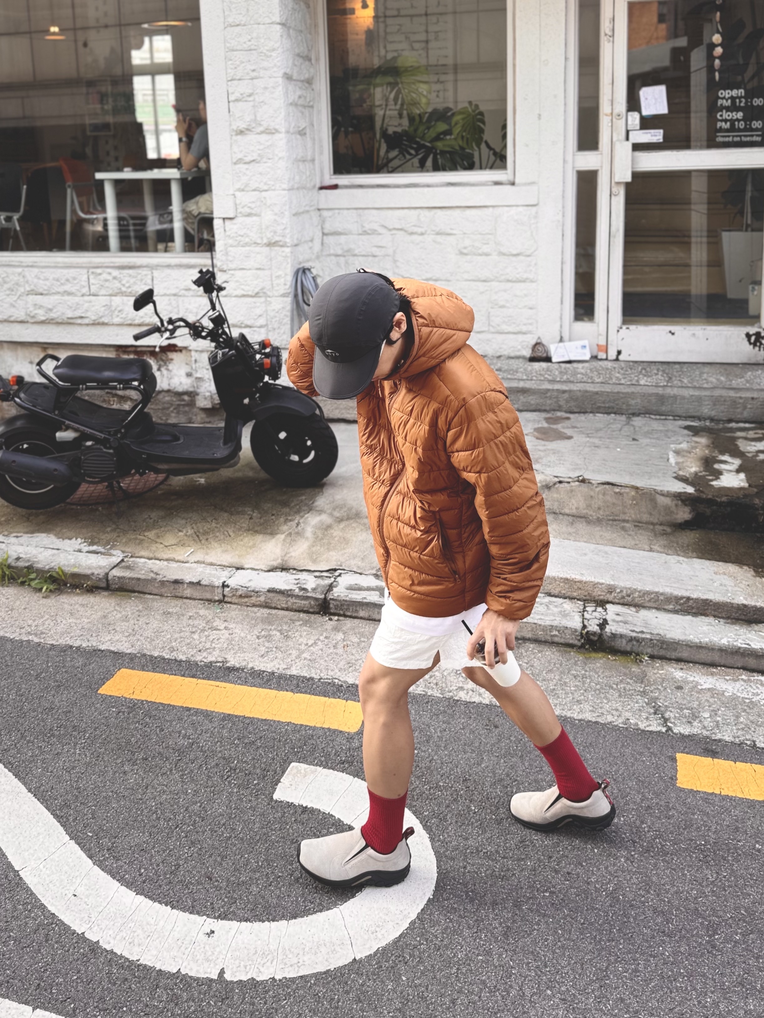 Oakley Eye Jacket Redux Silver Frame Prizm Black Polarized Lenses High Bridge Fit, Merrell Jungle Moc Taupe 착용 스타일 - 3