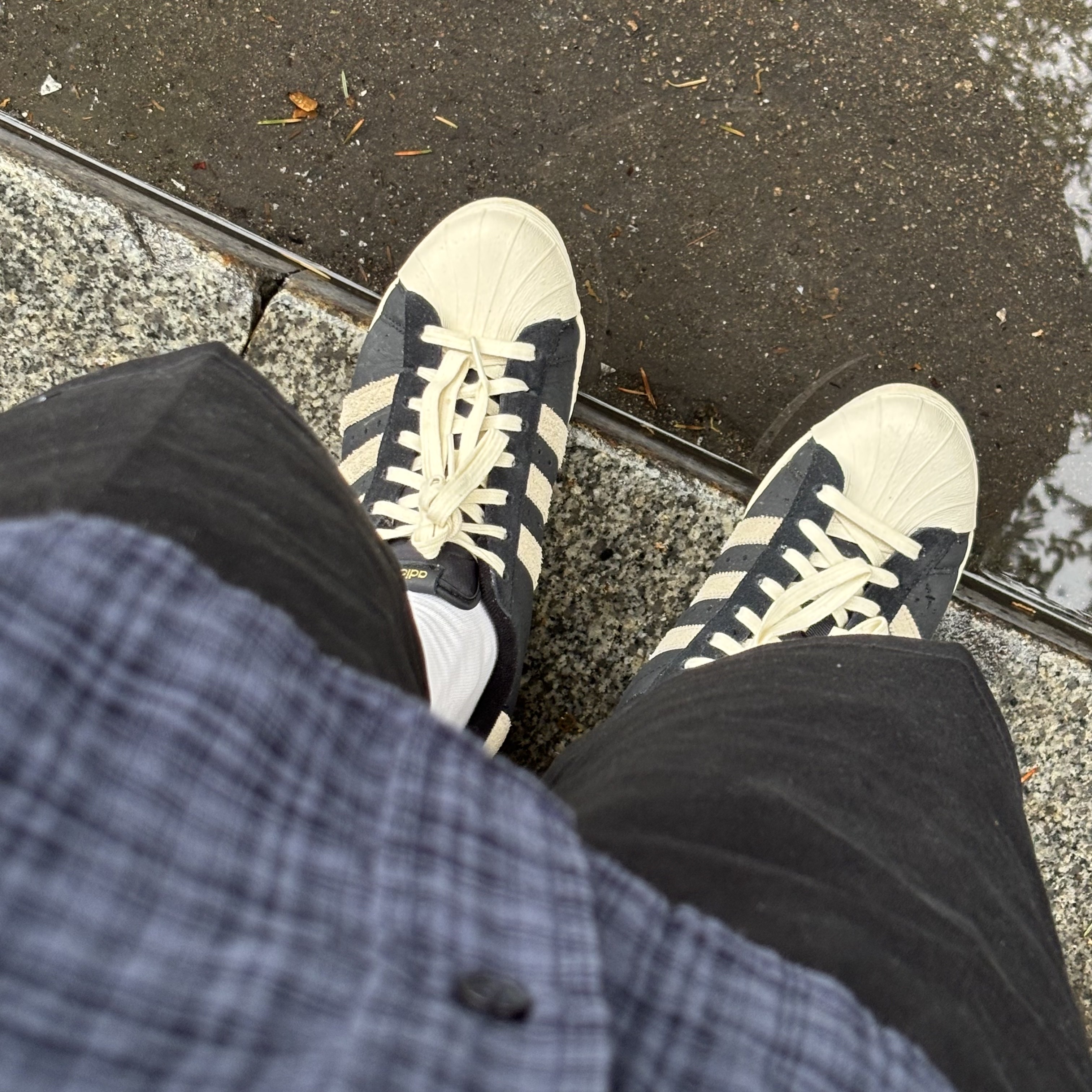 Adidas Superstar 82 Black White 착용 스타일